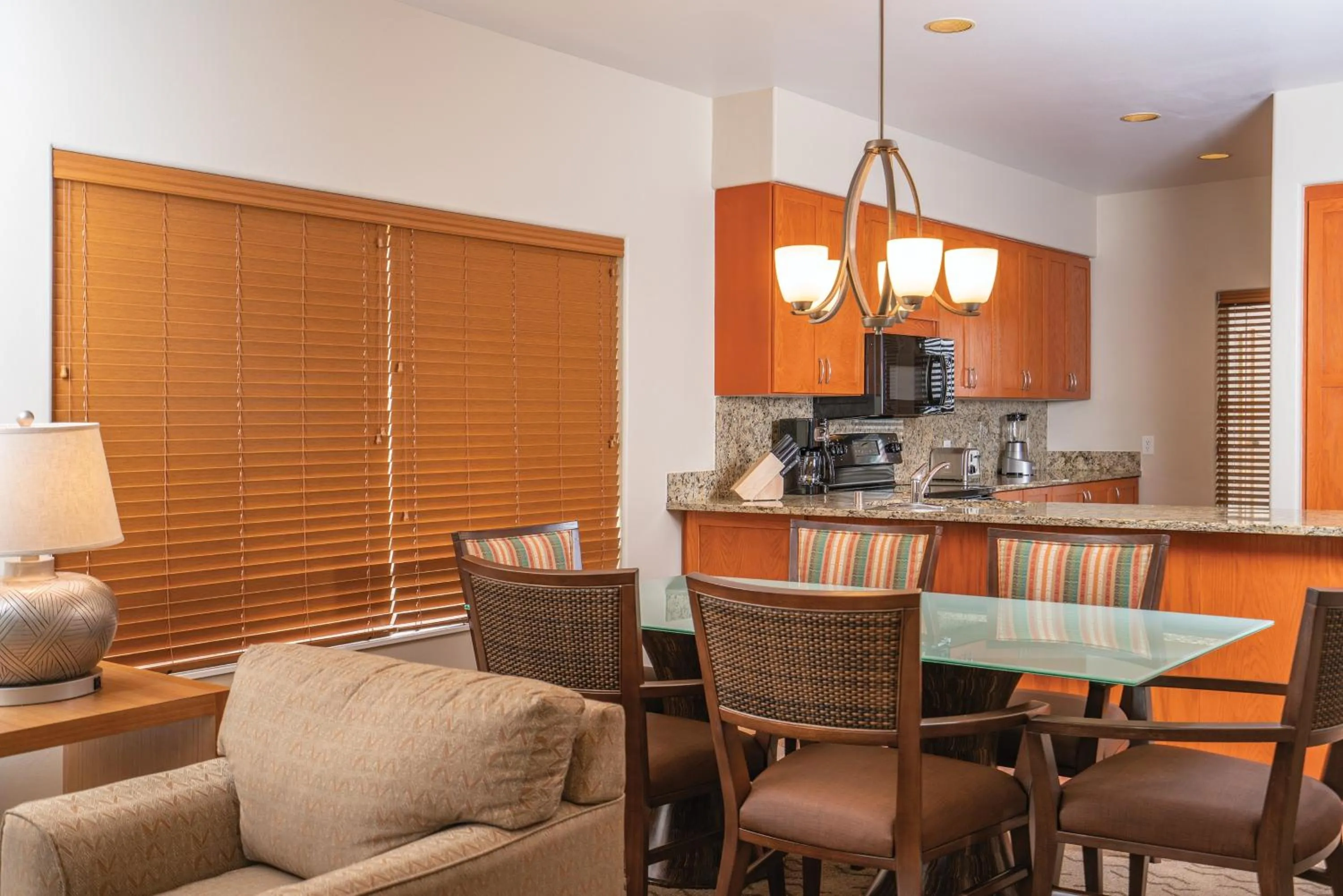 Food and drinks in Kona Coast Resort