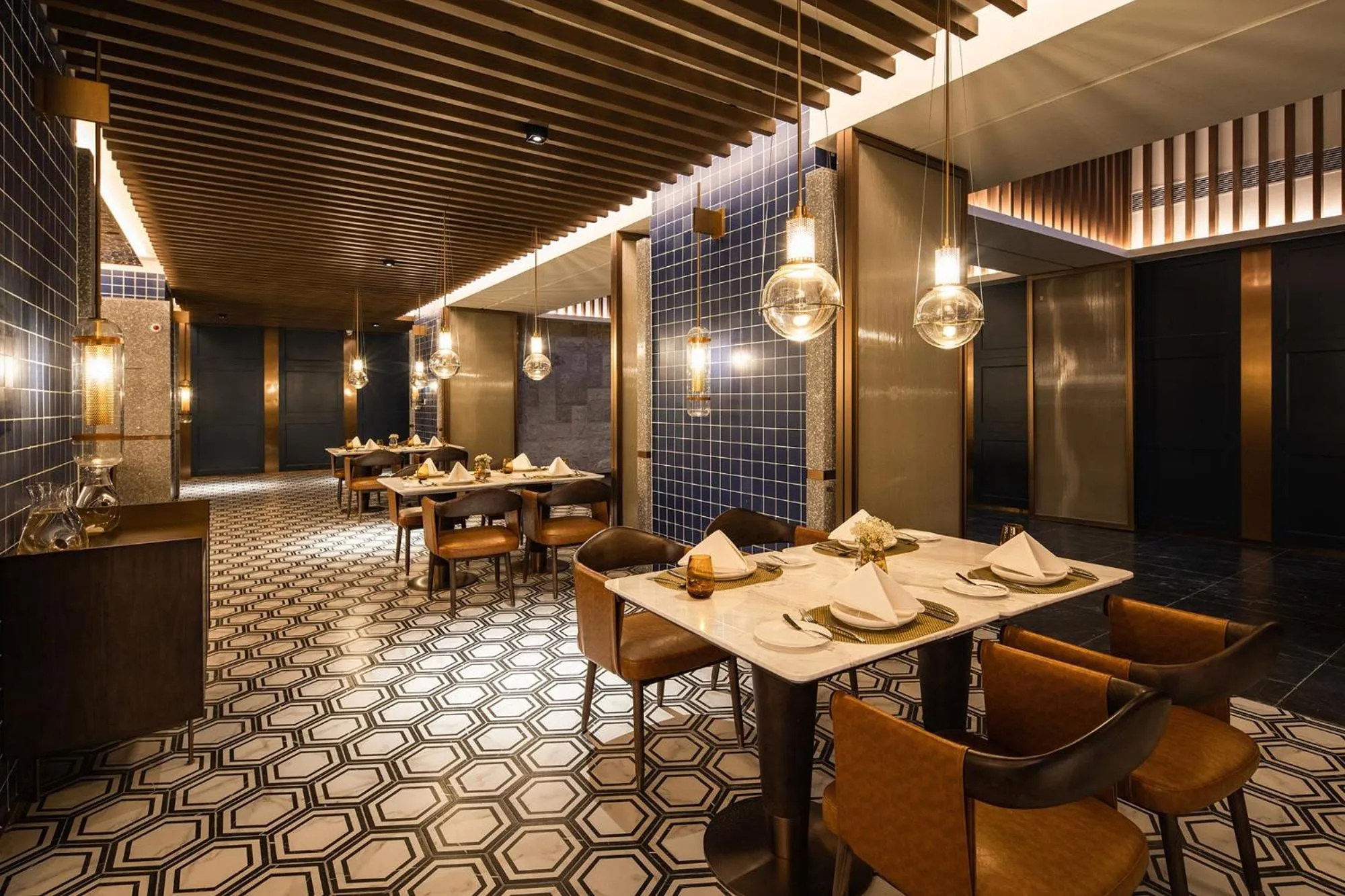 Restaurant/Places to Eat in Amber East Hotel