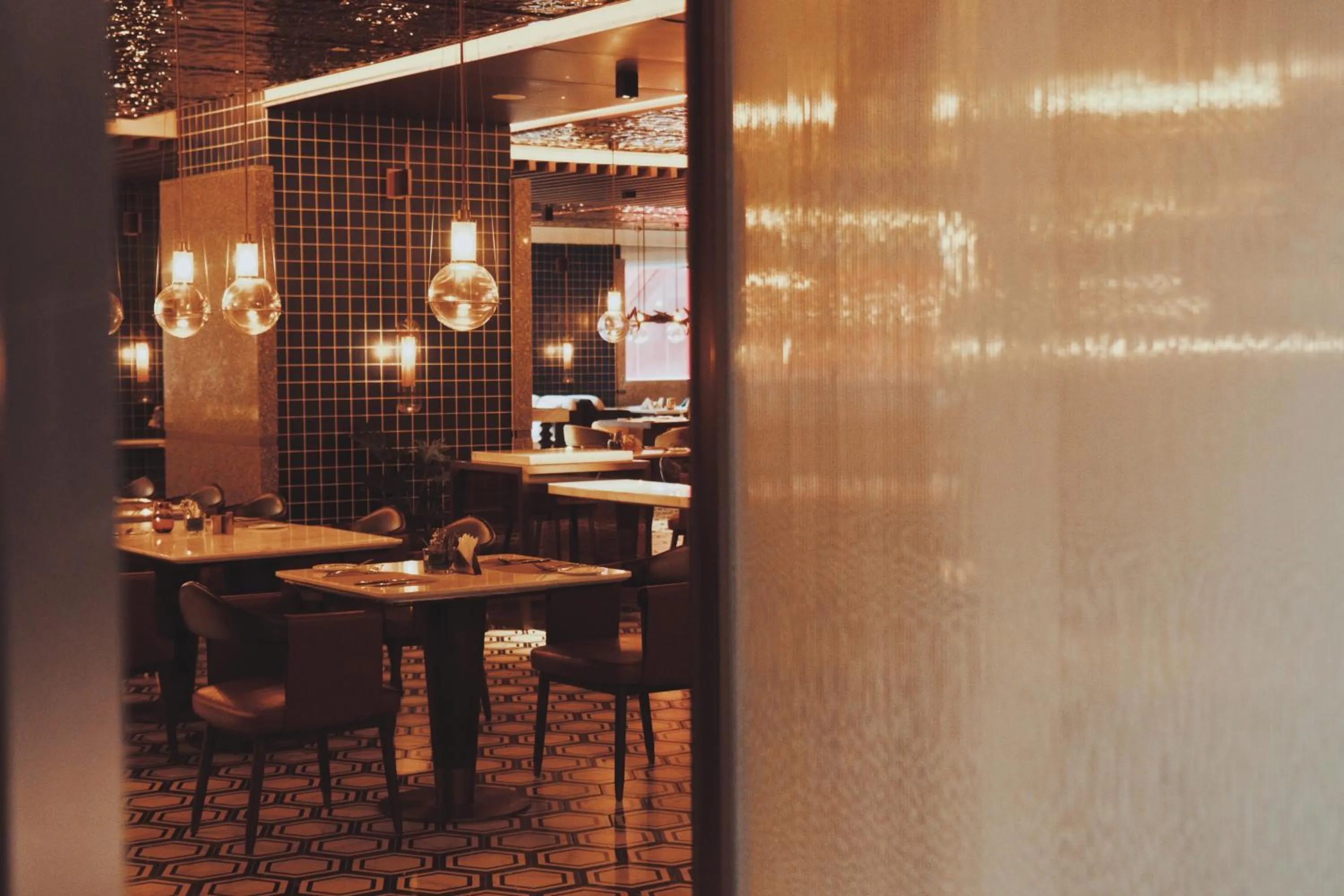 Restaurant/Places to Eat in Amber East Hotel