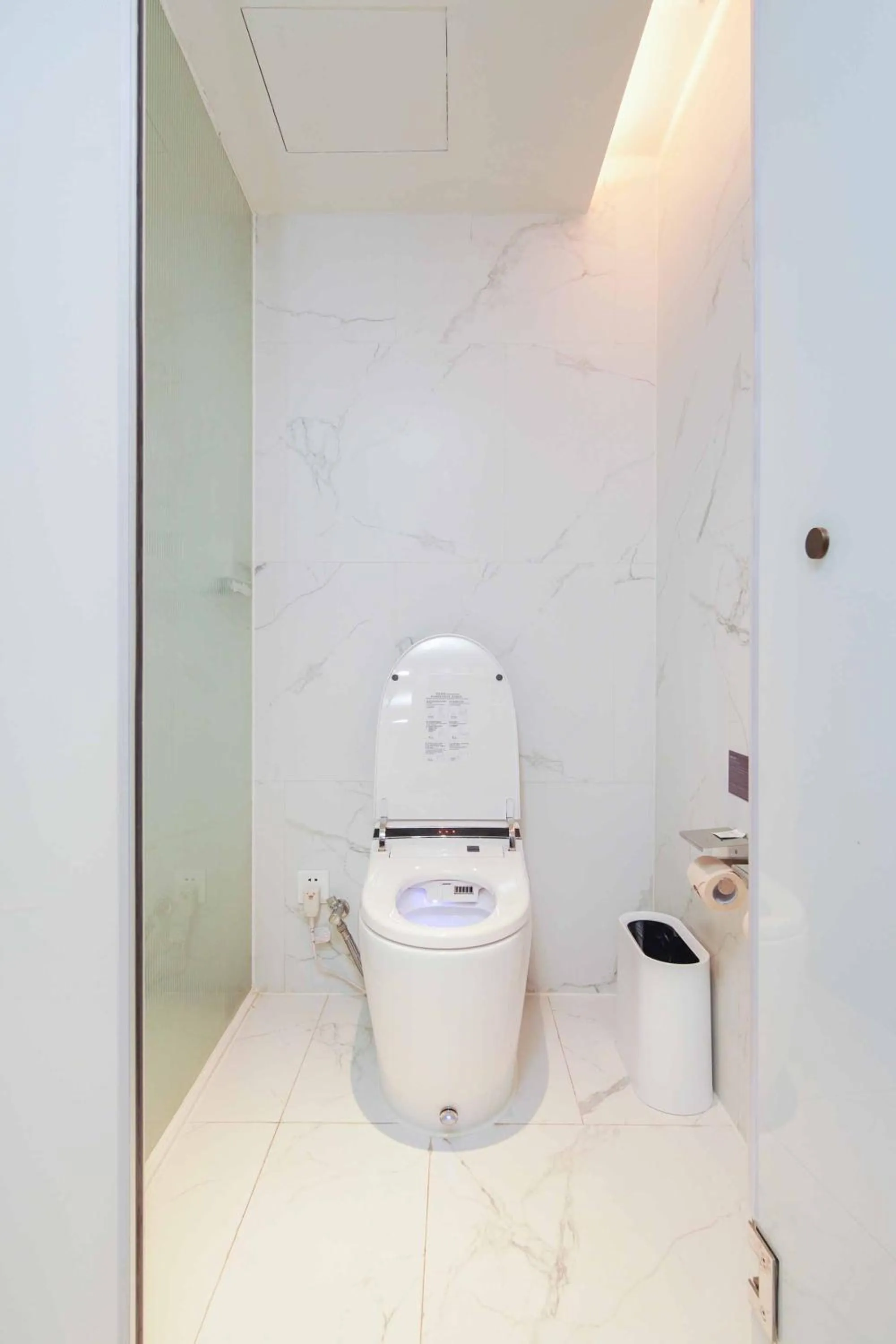 Toilet in Imperial Traders Elong Hotel