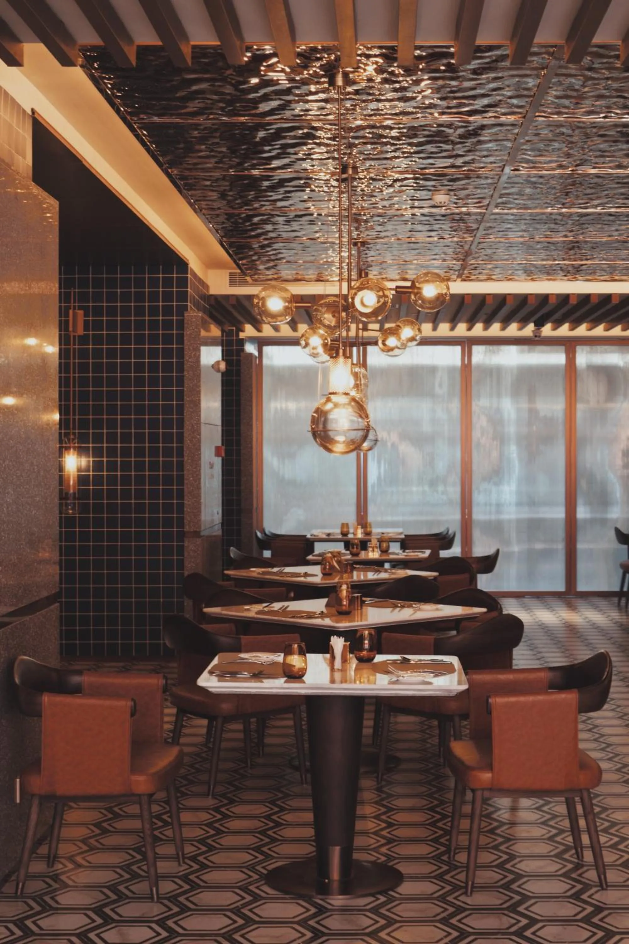 Restaurant/Places to Eat in Amber East Hotel