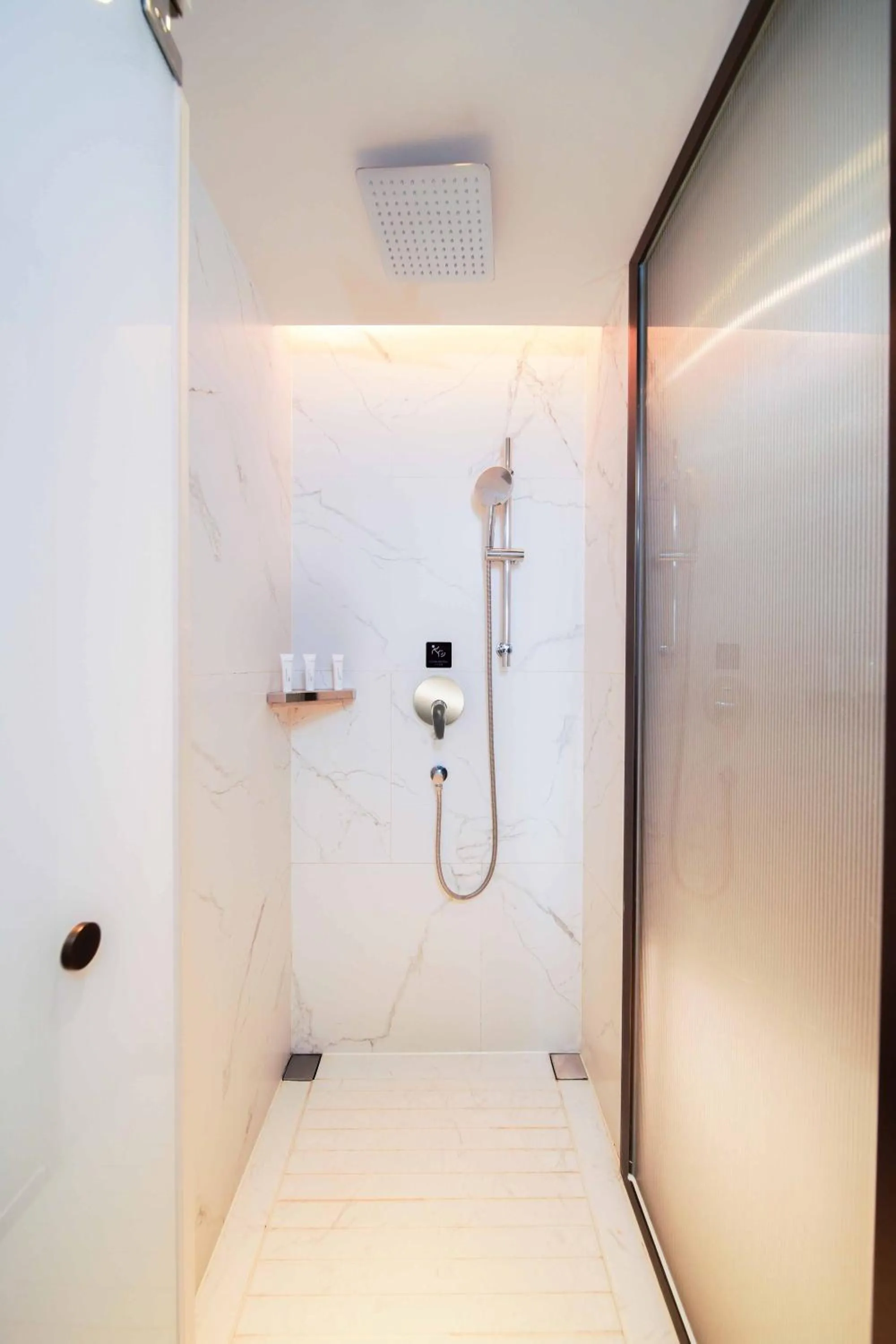 Shower in Imperial Traders Elong Hotel