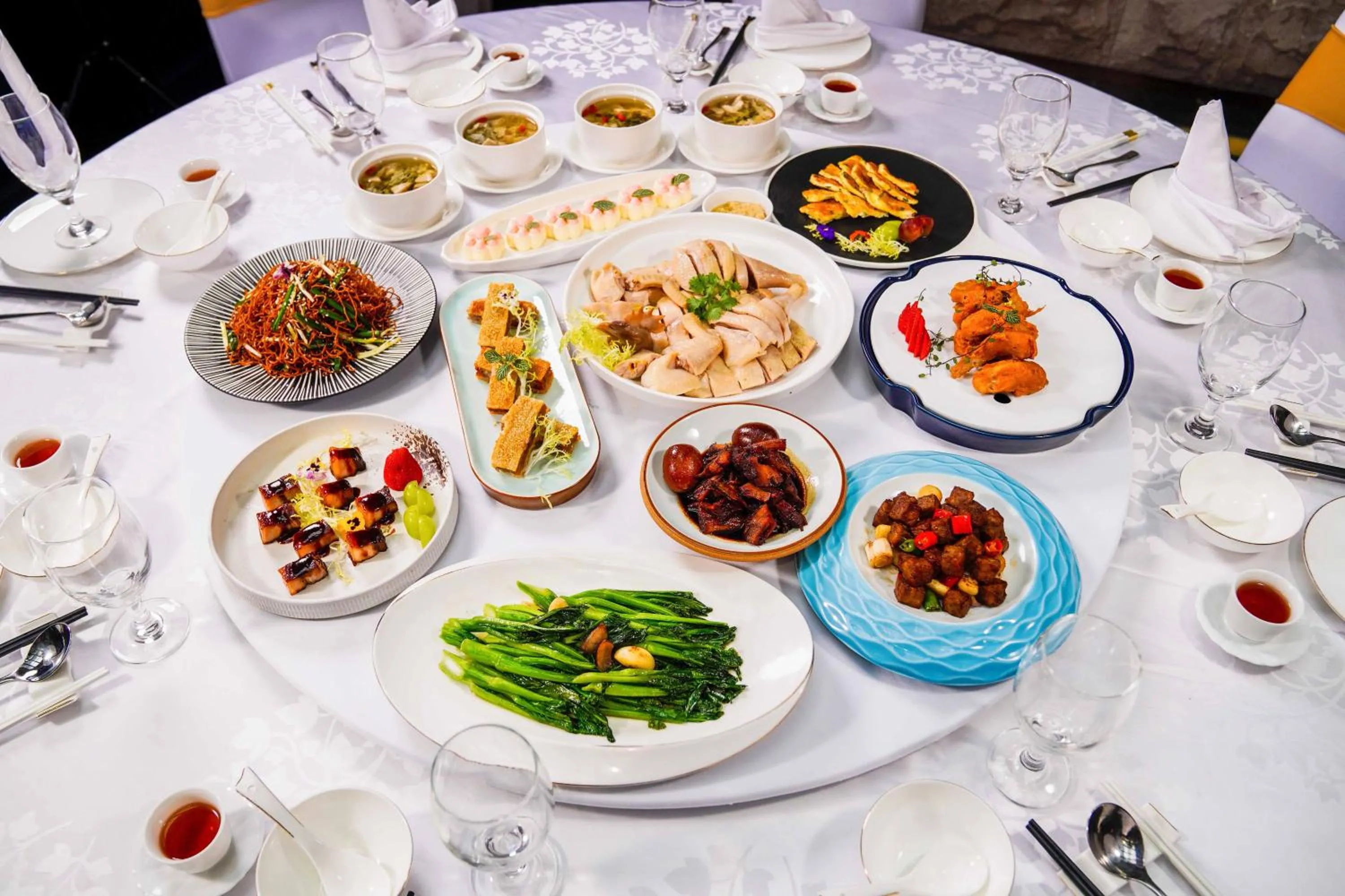 Food and drinks in Imperial Traders Elong Hotel