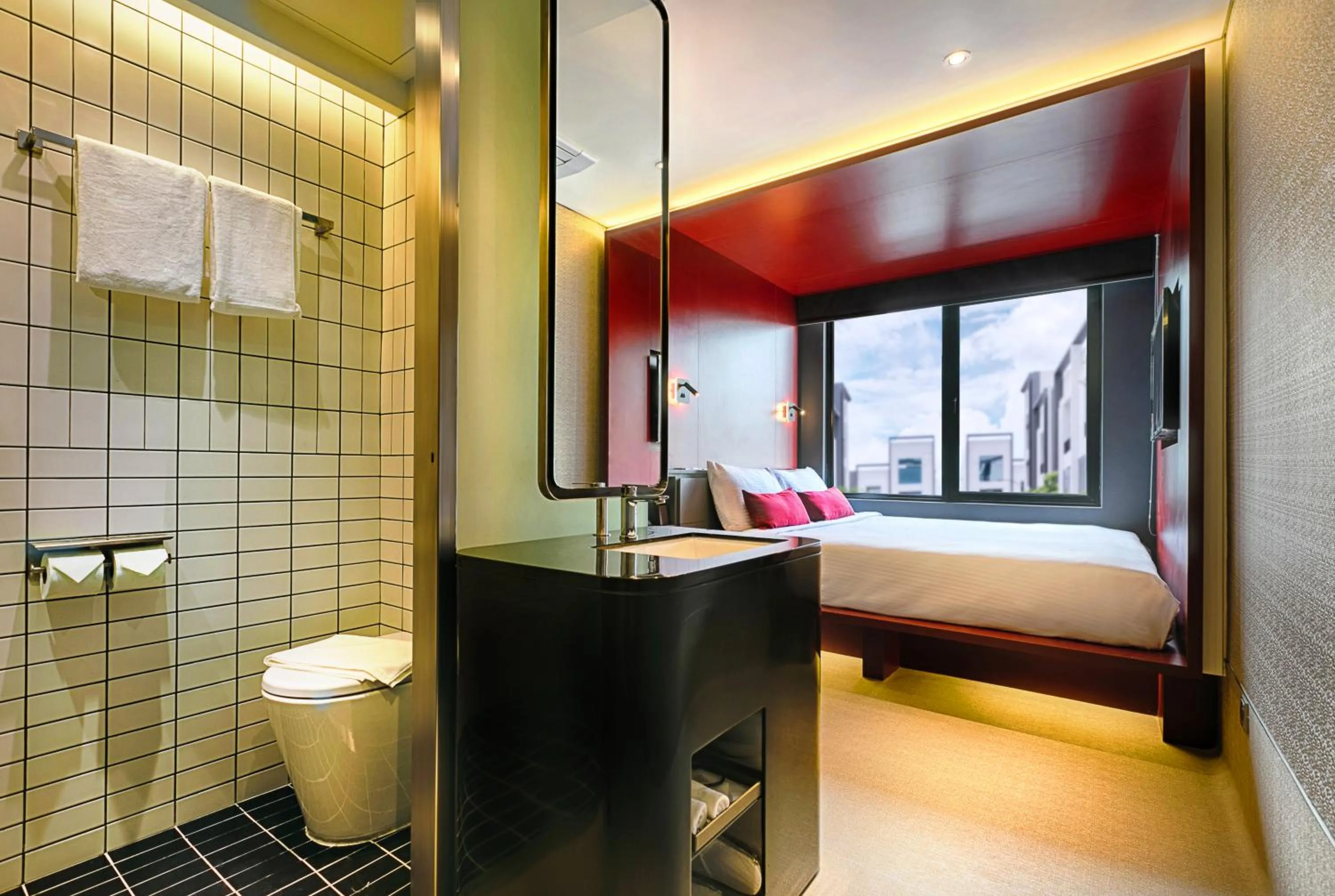 Toilet, Bed in The Upper House, Batu Kawan