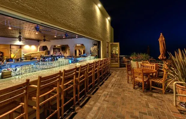 Lounge or bar in The Cliffs Hotel and Spa