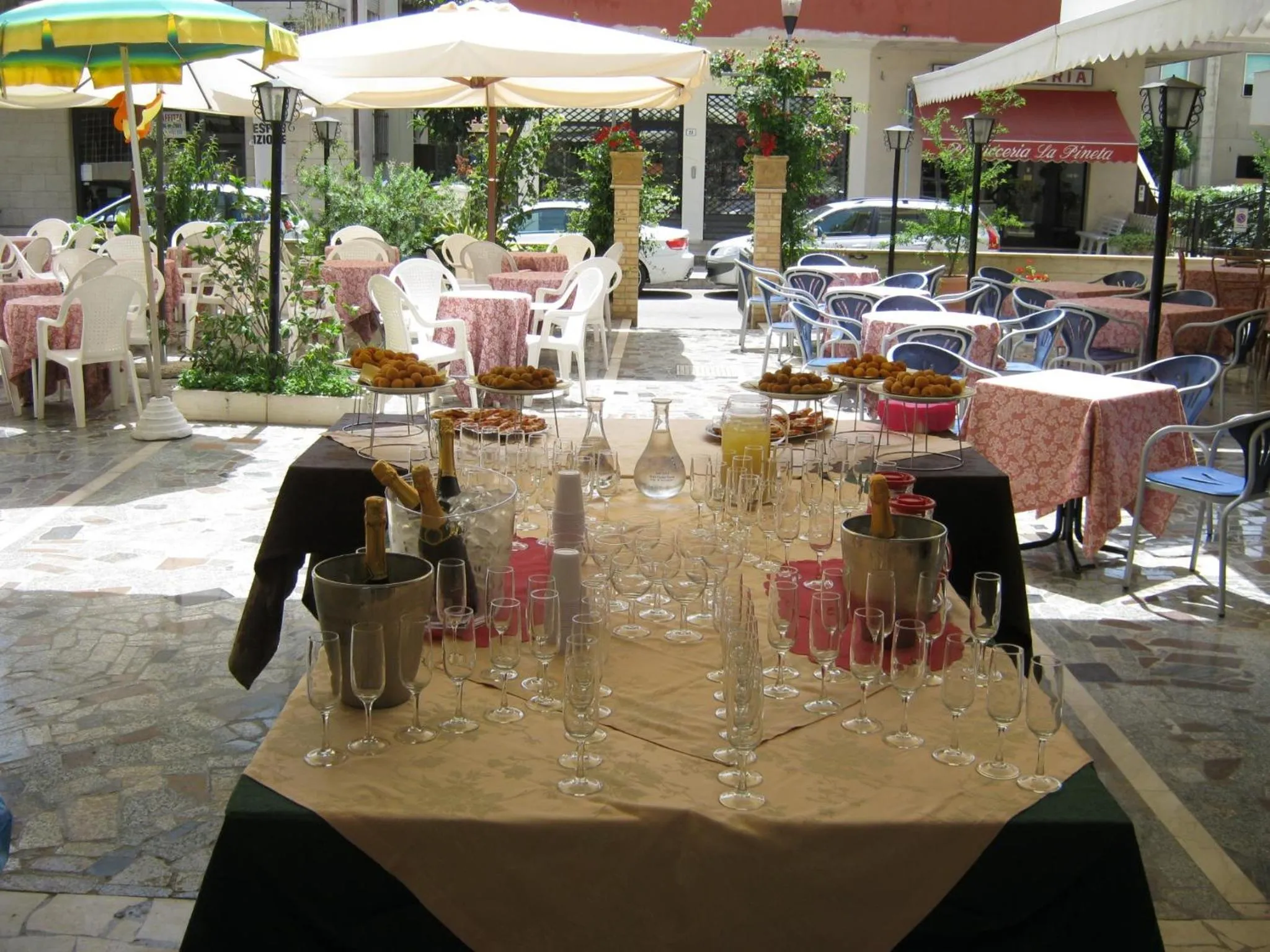 Restaurant/places to eat in Hotel Blurelda