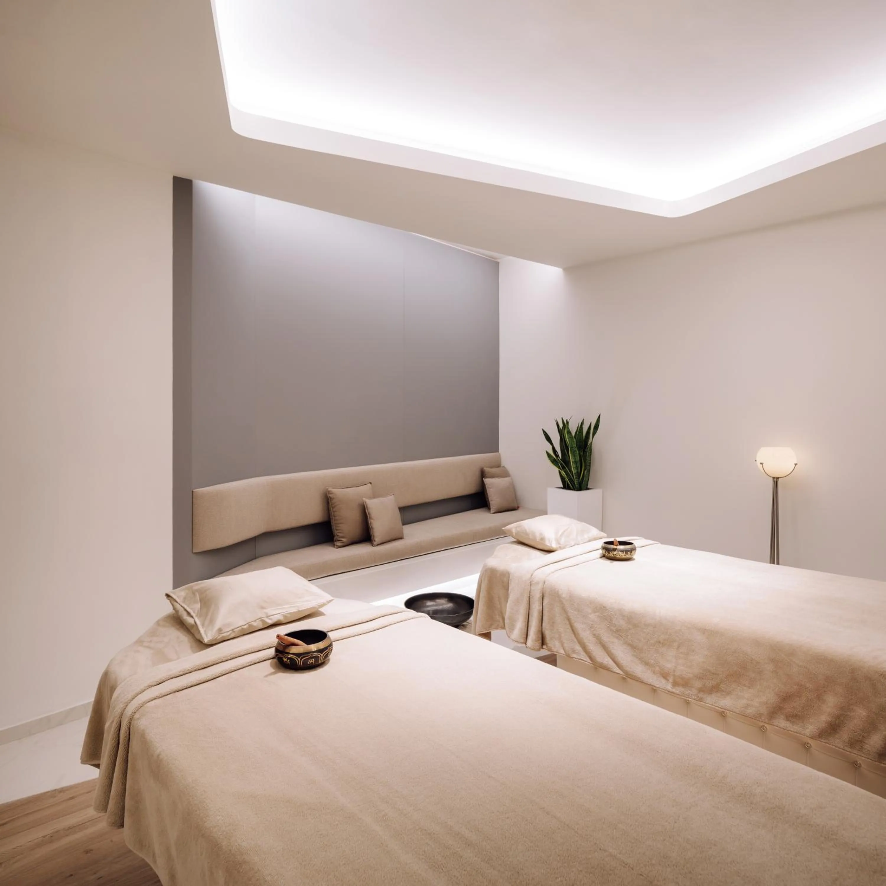 Massage, Bed in ME Dubai by Meliá