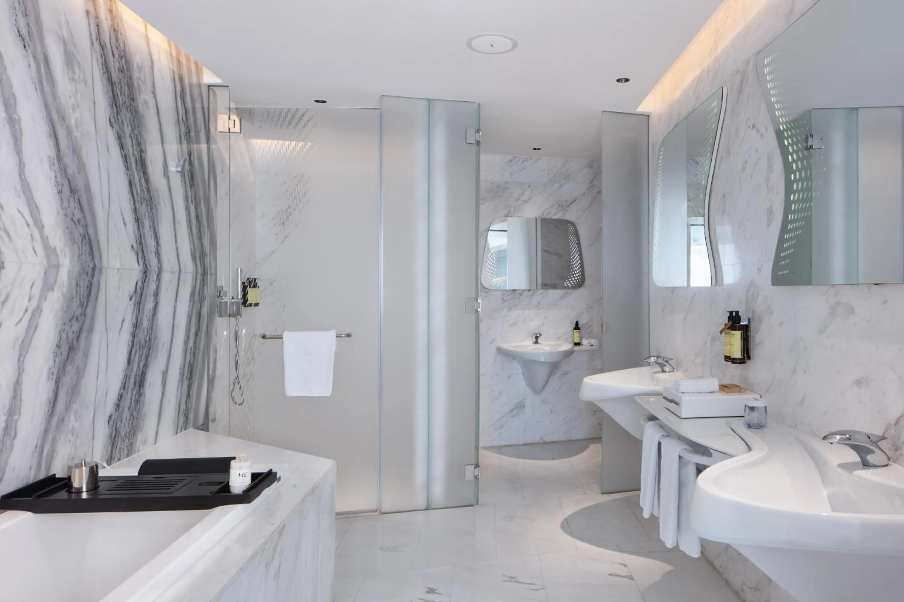 Shower in ME Dubai by Meliá