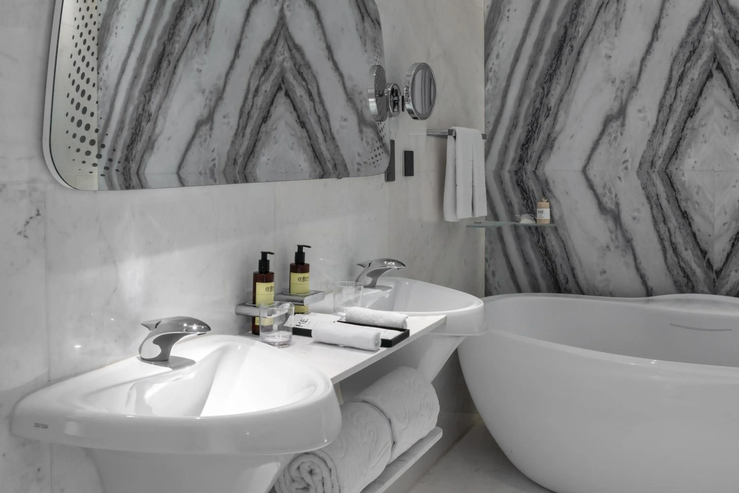 Bathroom in ME Dubai by Meliá