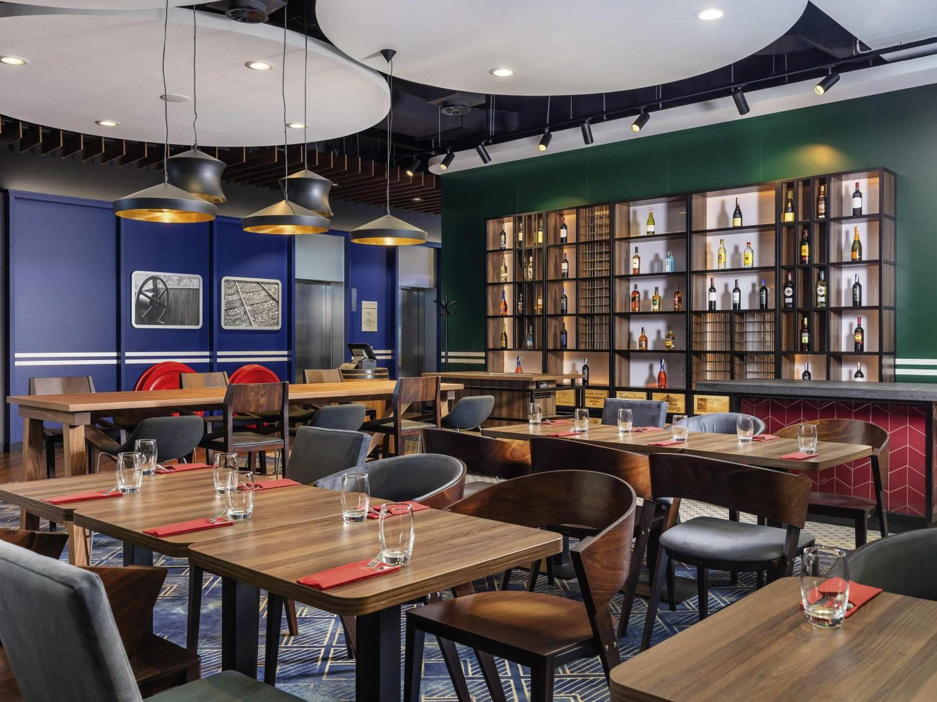 Restaurant/places to eat in Mercure Warszawa Ursus Station