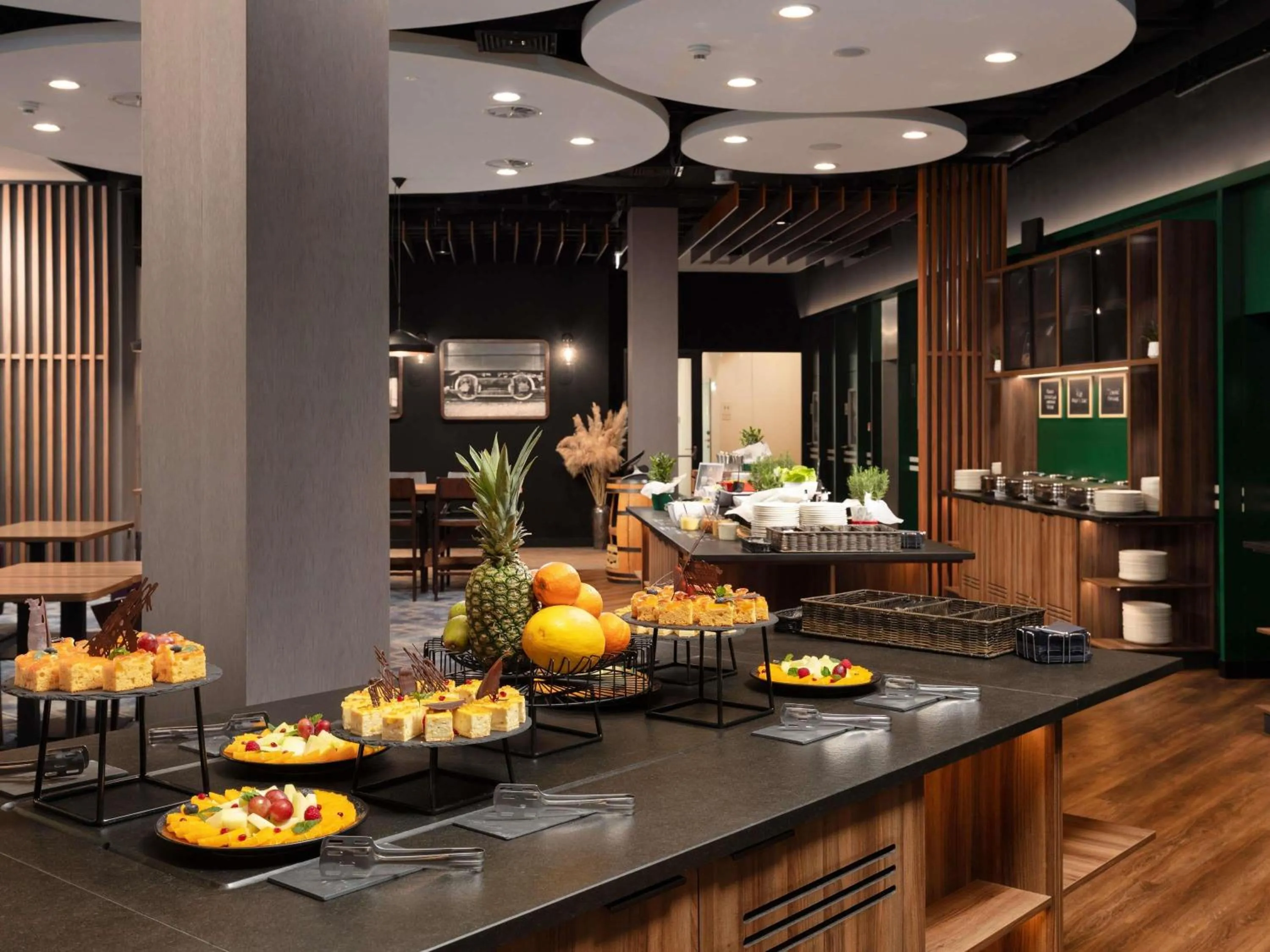 Restaurant/places to eat in Mercure Warszawa Ursus Station