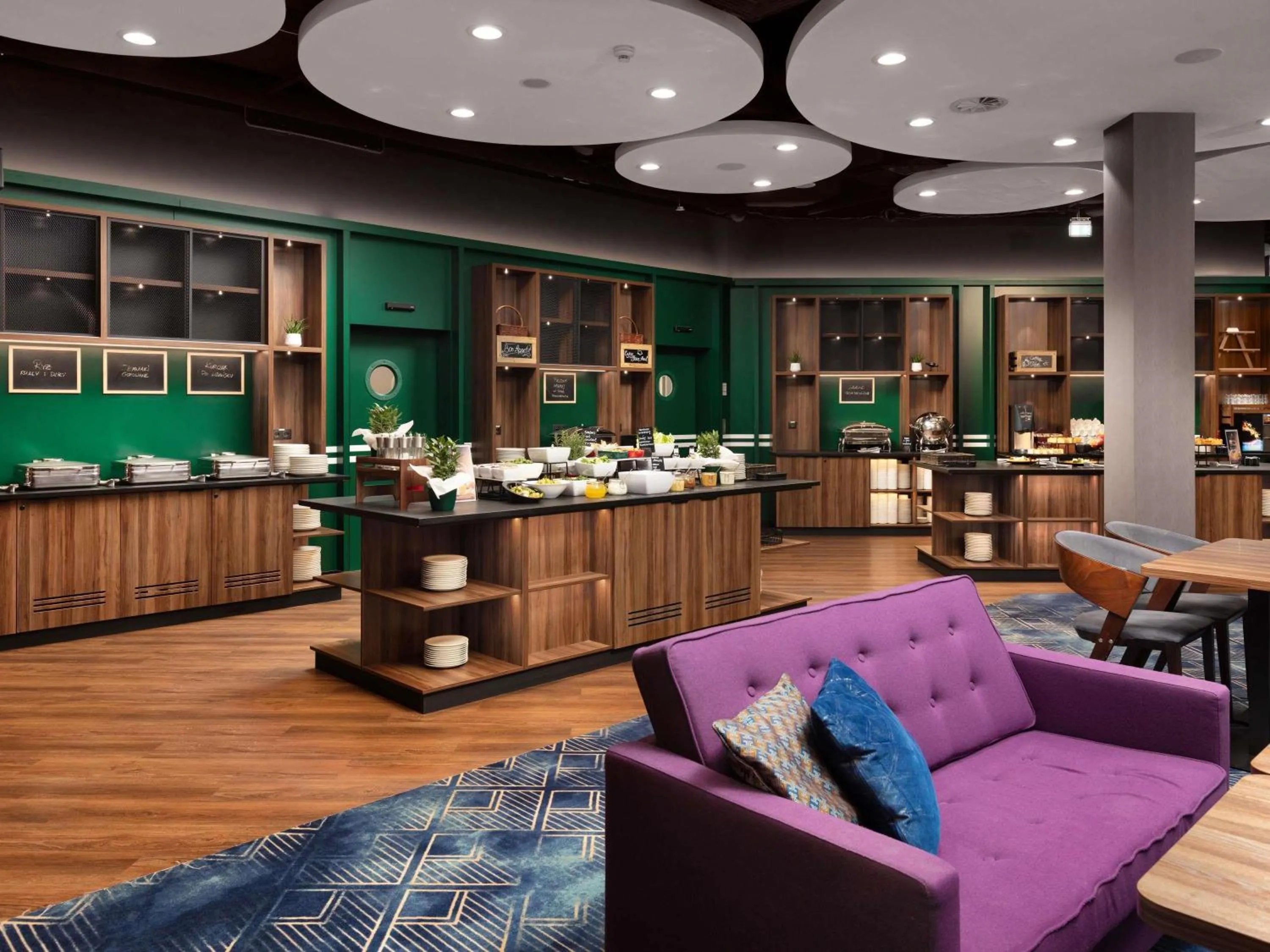 Restaurant/places to eat in Mercure Warszawa Ursus Station