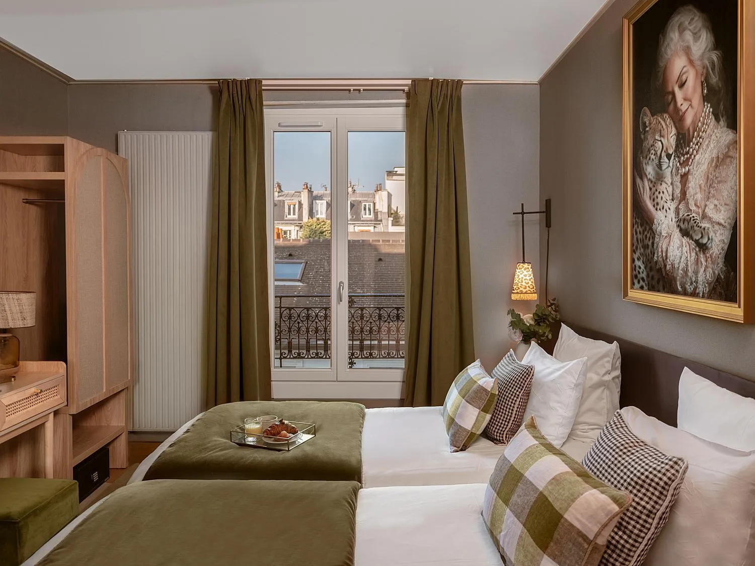 Bed in Hôtel Zélie Champs-Elysées