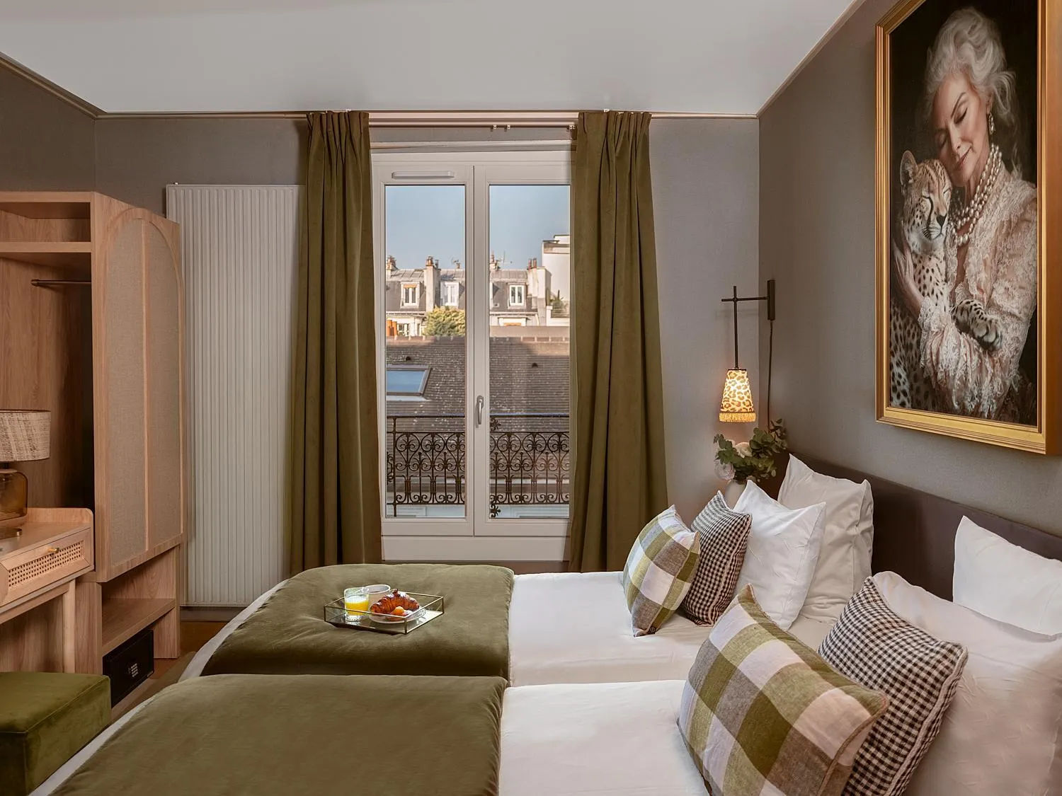 Bed in Hôtel Zélie Champs-Elysées