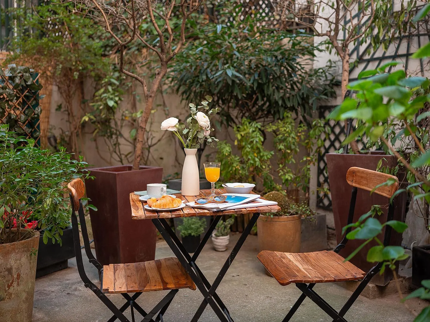 Patio in Hôtel Zélie Champs-Elysées