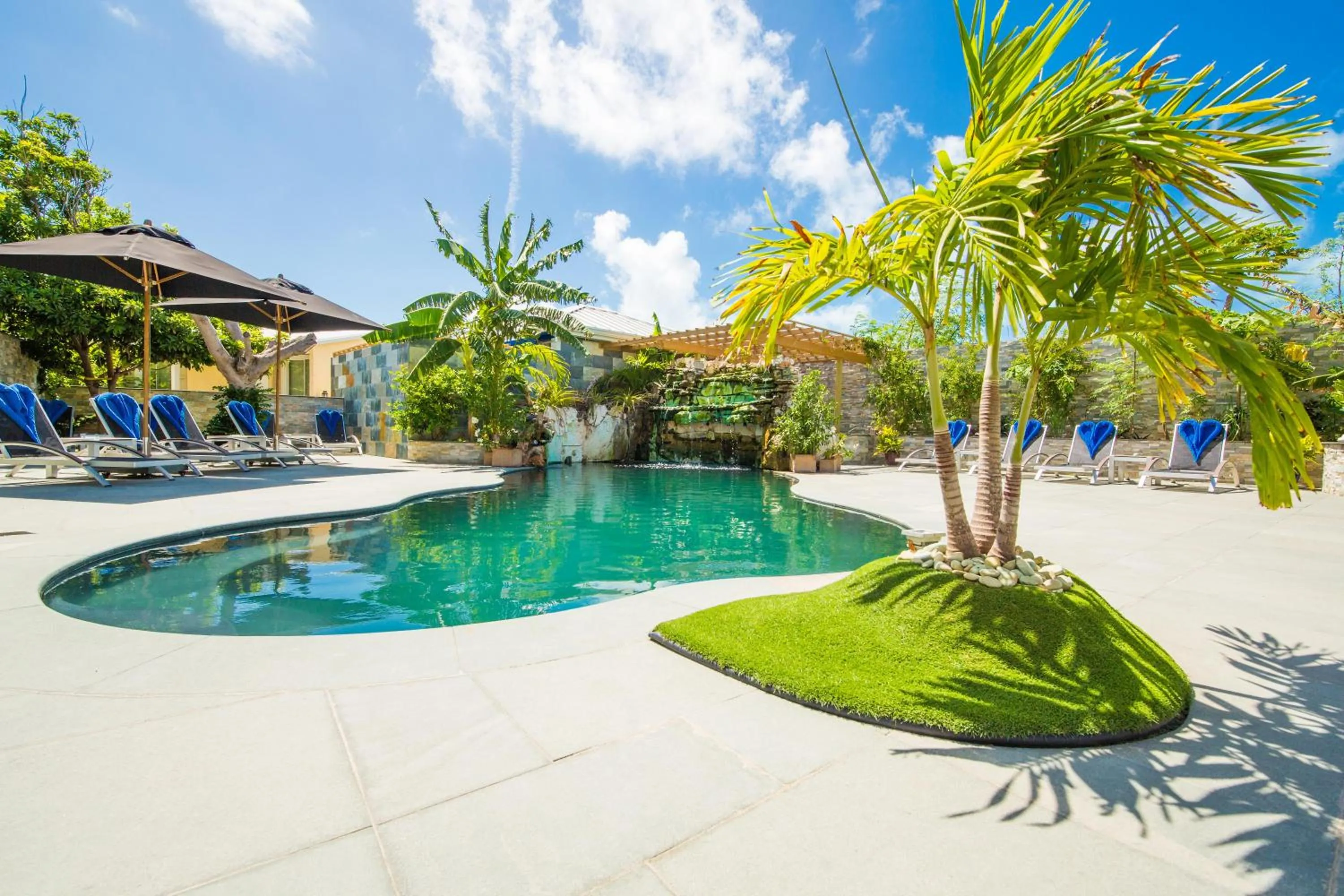 Swimming pool in Kokomo Botanical Resort - Caribbean Family Cottages