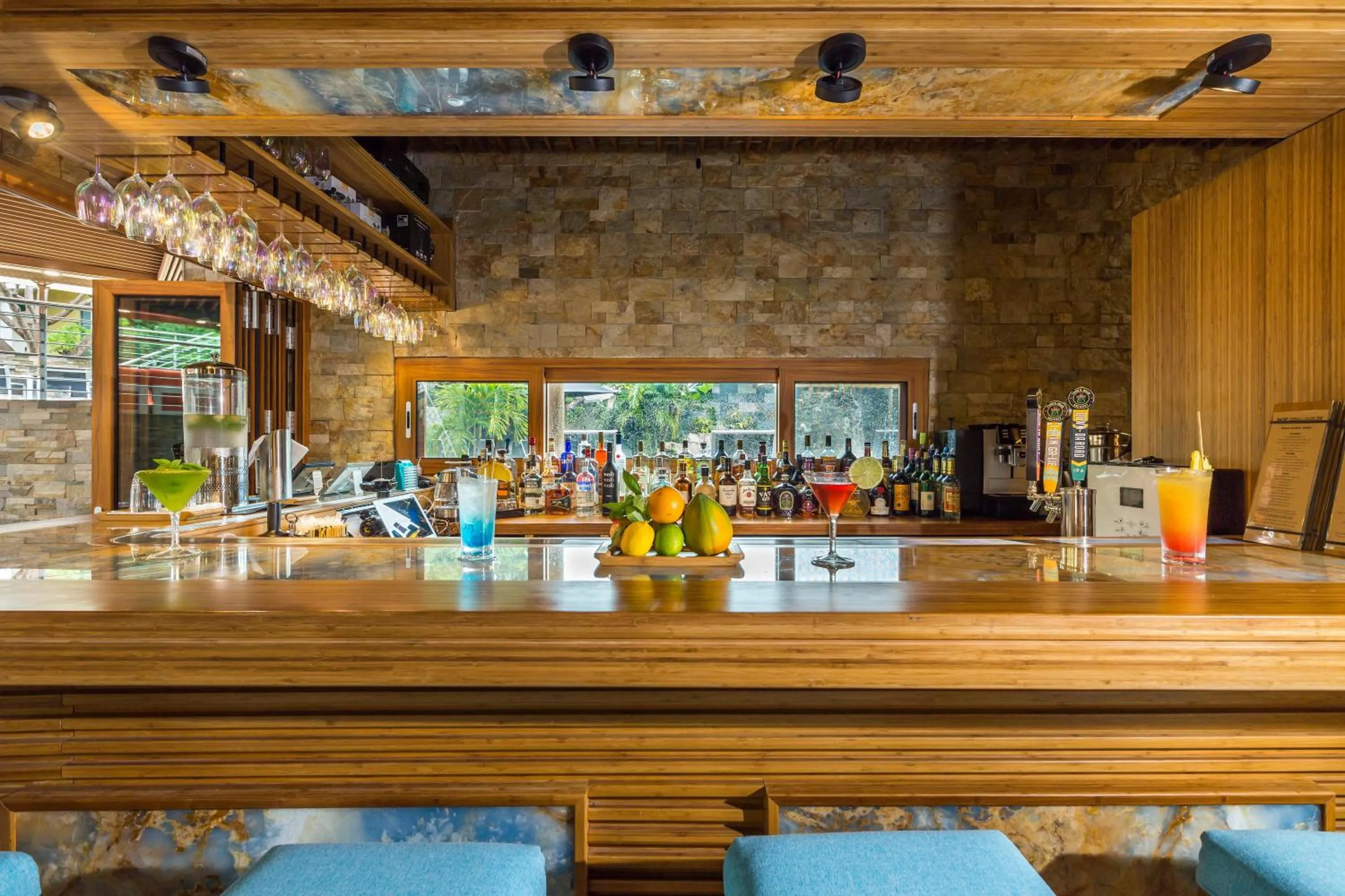 Lounge or bar in Kokomo Botanical Resort - Caribbean Family Cottages