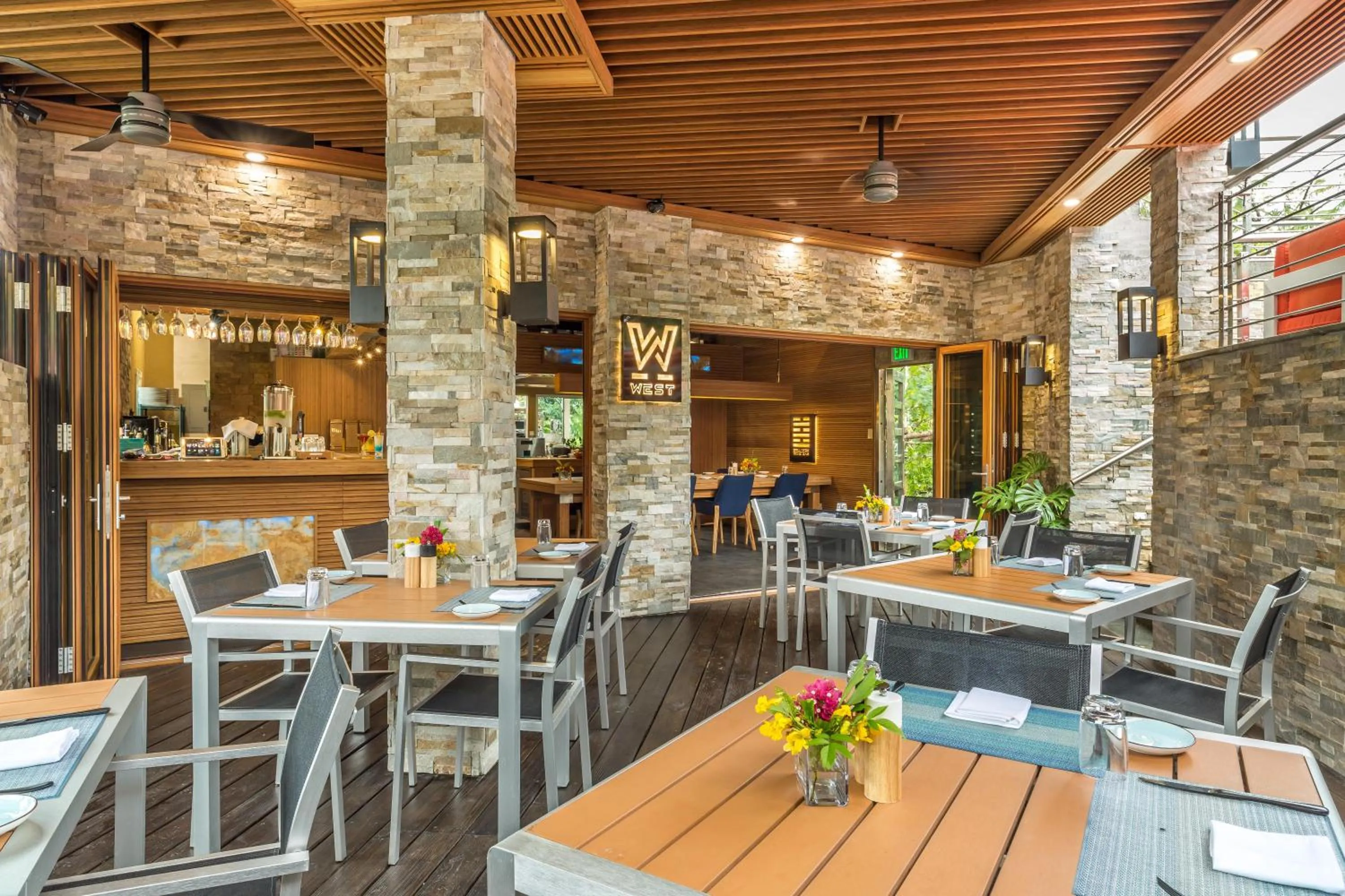 Restaurant/places to eat in Kokomo Botanical Resort - Caribbean Family Cottages