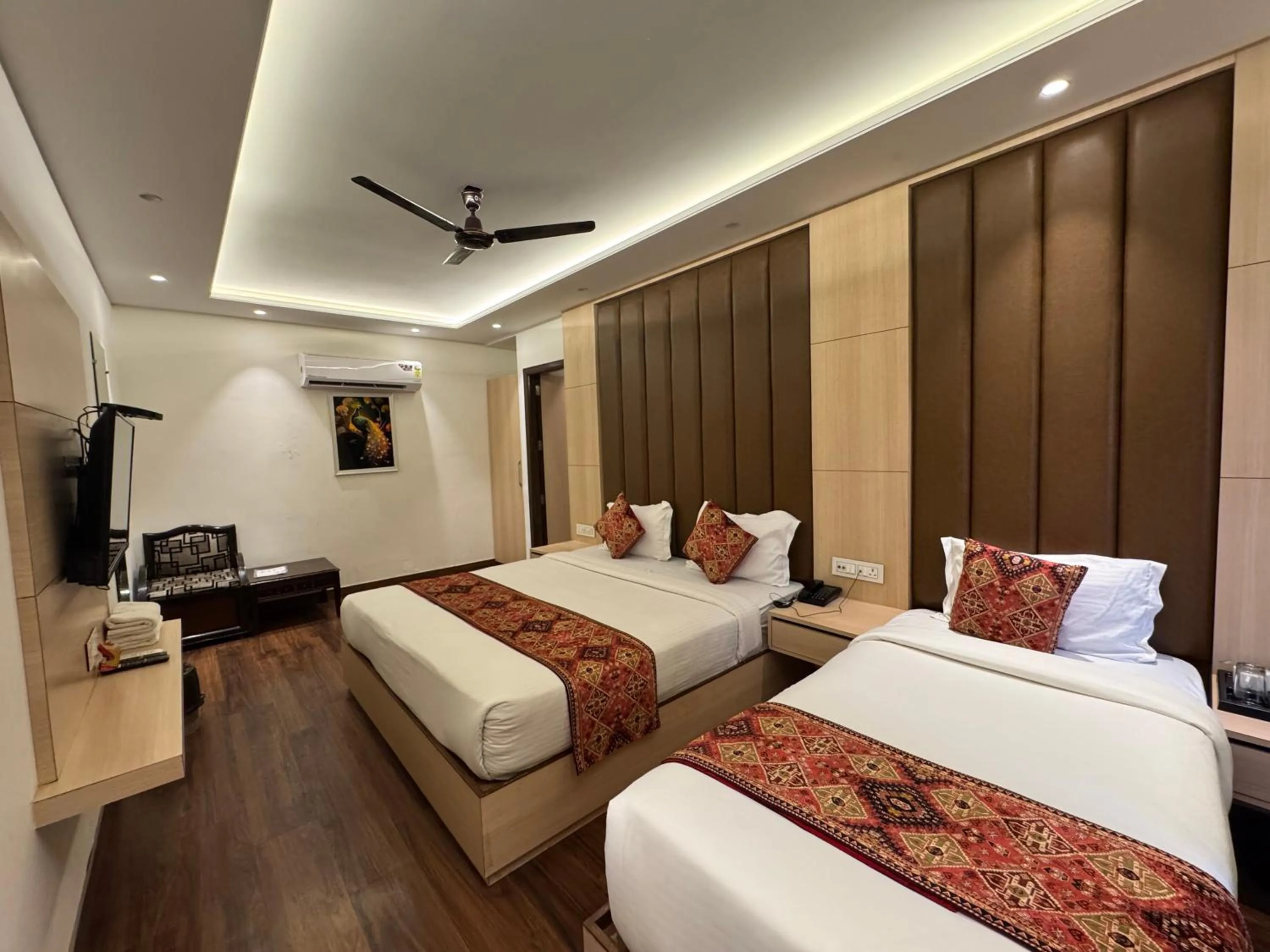 TV and multimedia, Bed in Hotel Exotic - 5 min walk from Golden Temple