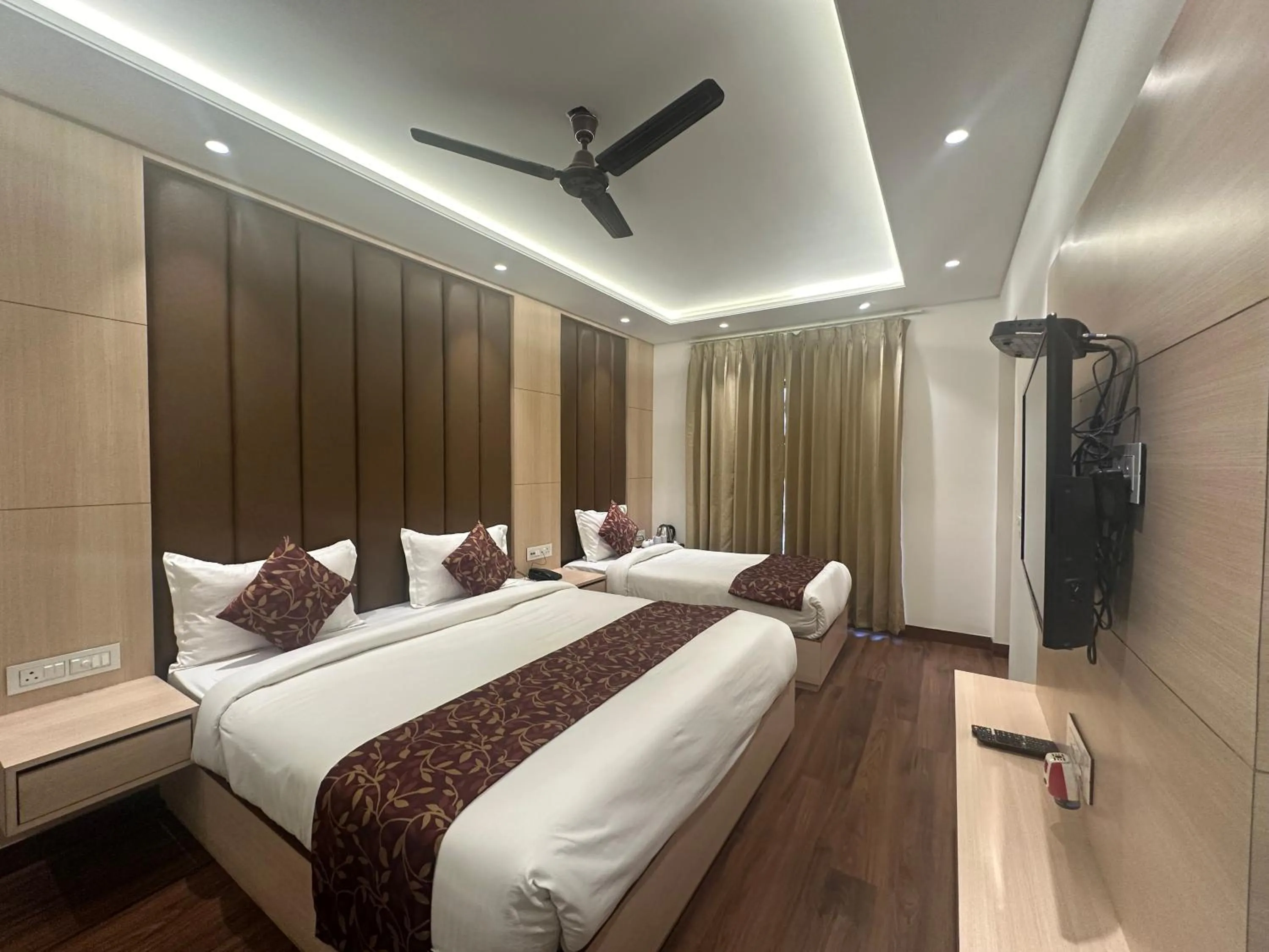 Photo of the whole room, Bed in Hotel Exotic - 5 min walk from Golden Temple