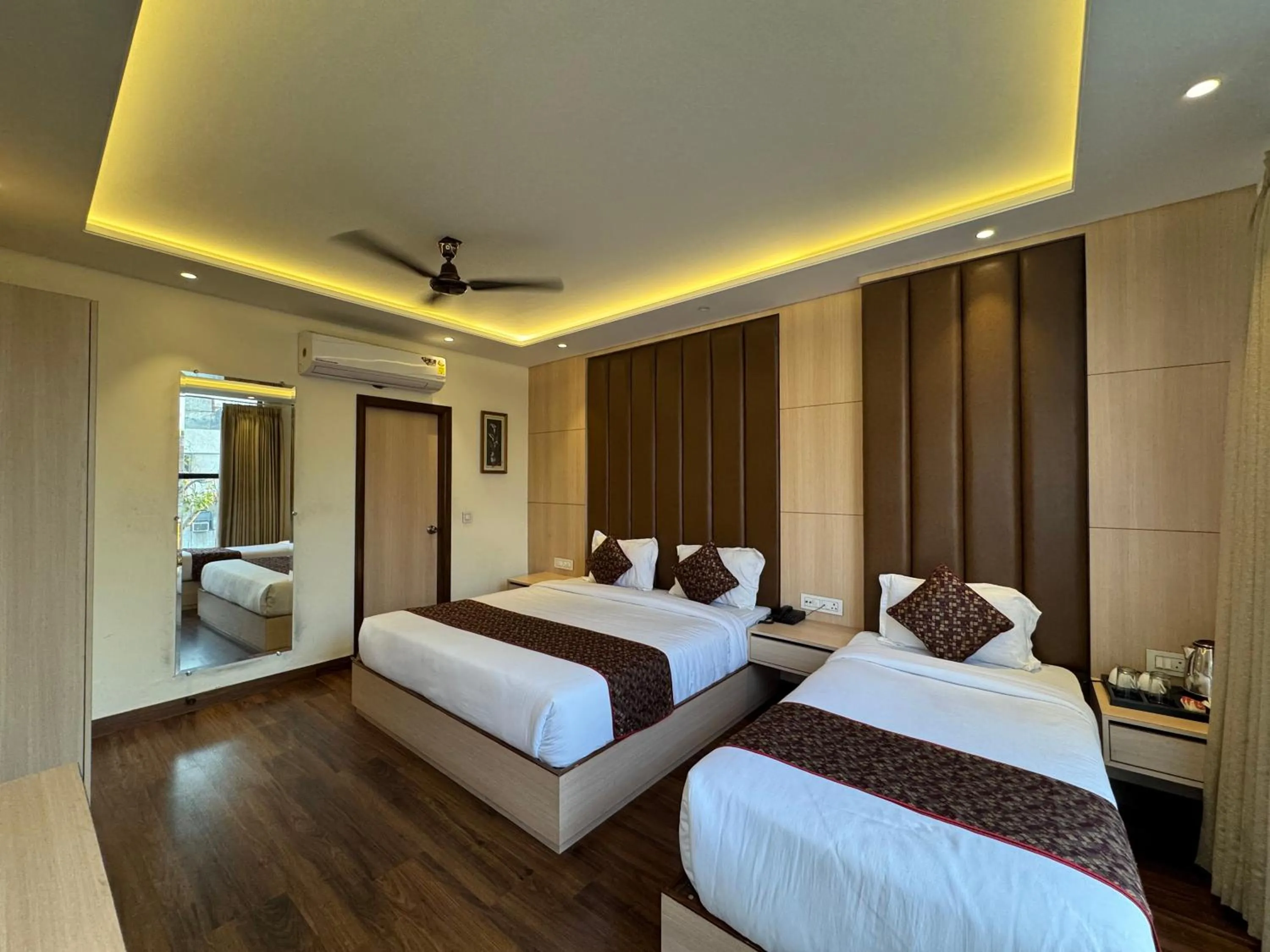 Photo of the whole room, Bed in Hotel Exotic - 5 min walk from Golden Temple