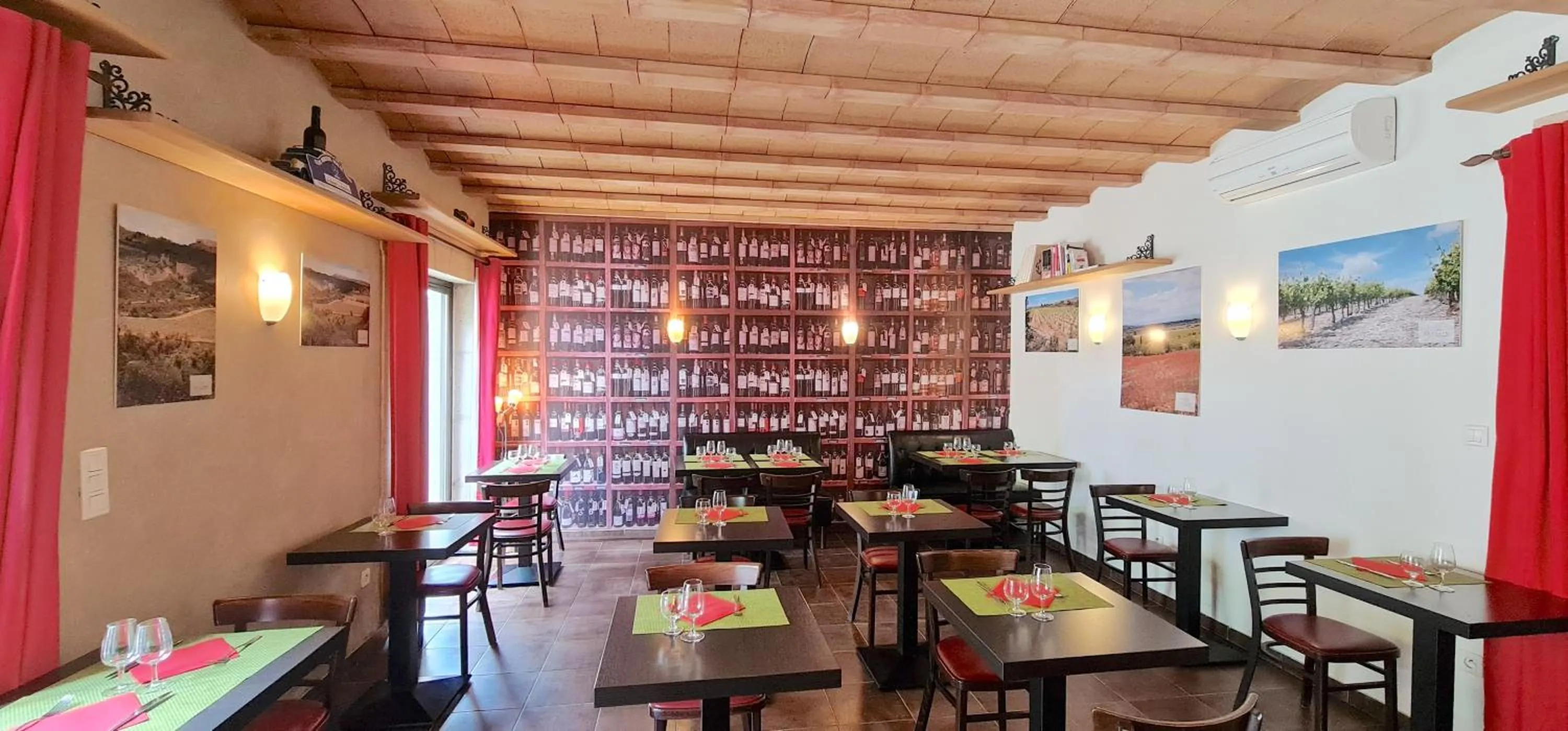 Restaurant/places to eat in Hotel du Mas