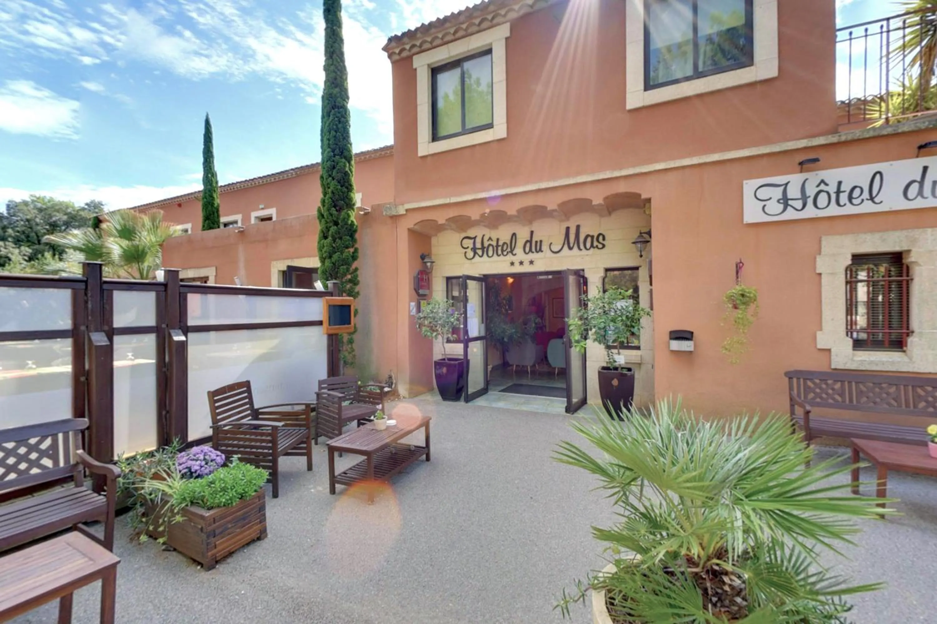 Property building in Hotel du Mas