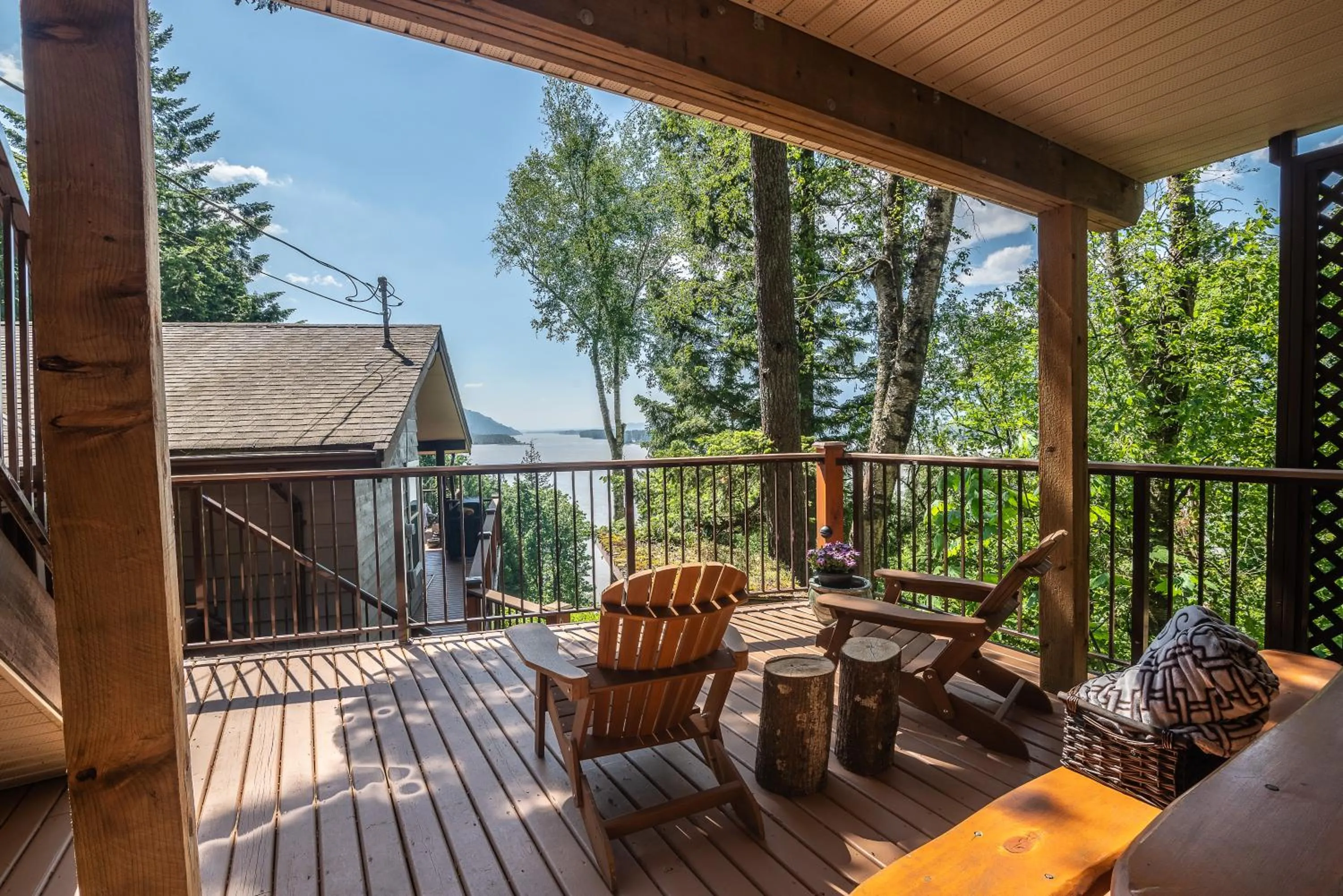 Patio in The Fraser River's Edge B&B Lodge