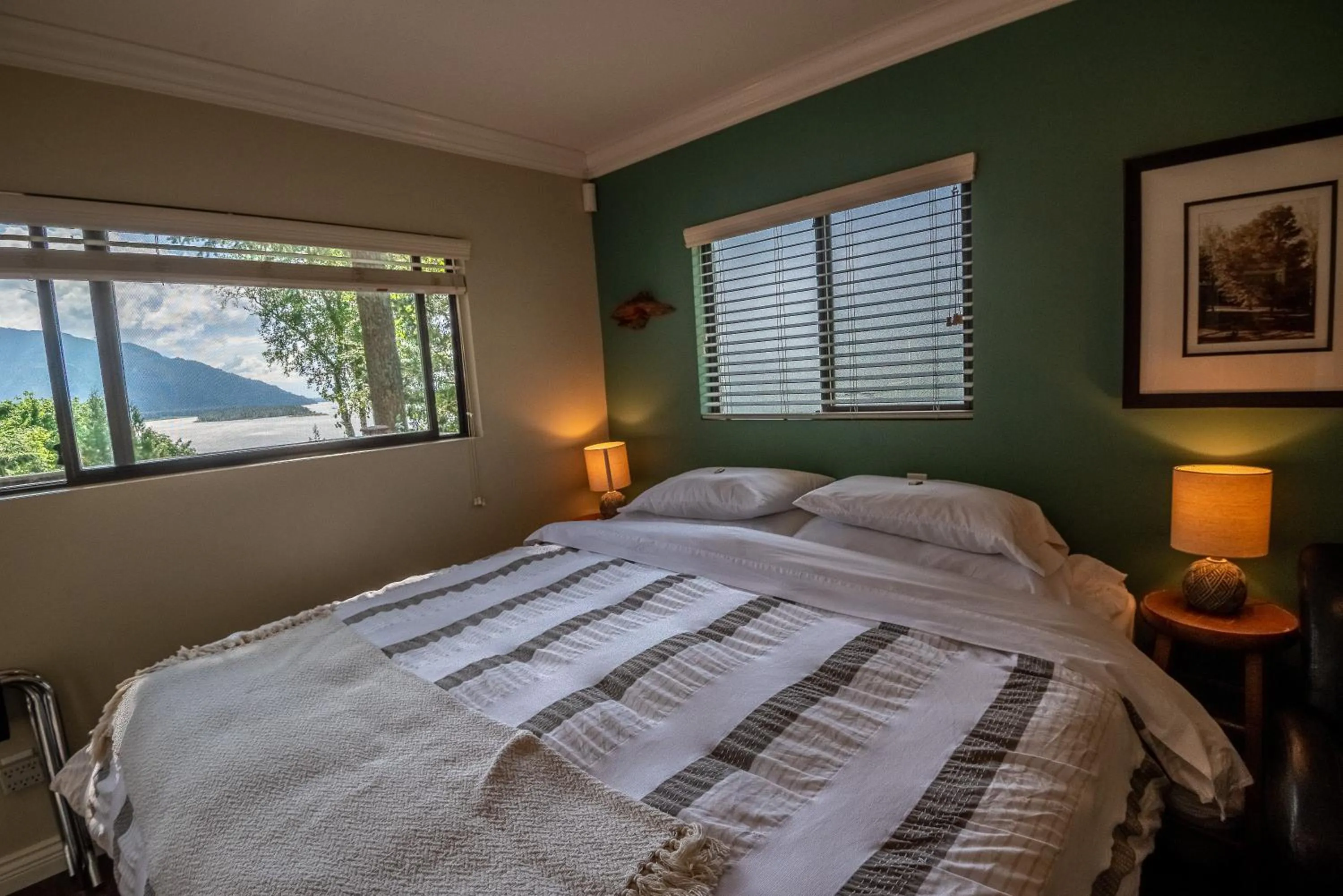 Bedroom, Bed in The Fraser River's Edge B&B Lodge