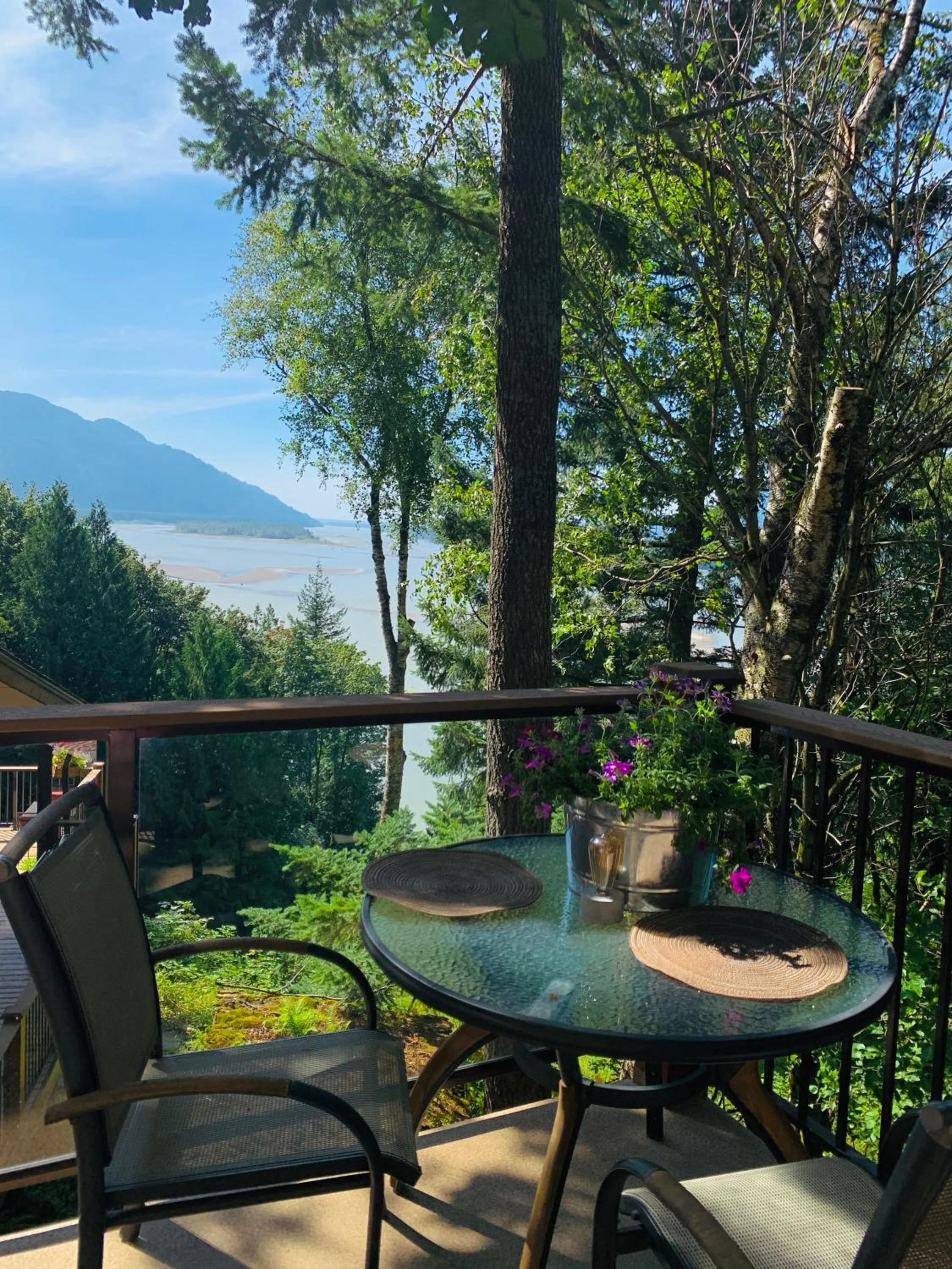 Balcony/Terrace in The Fraser River's Edge B&B Lodge