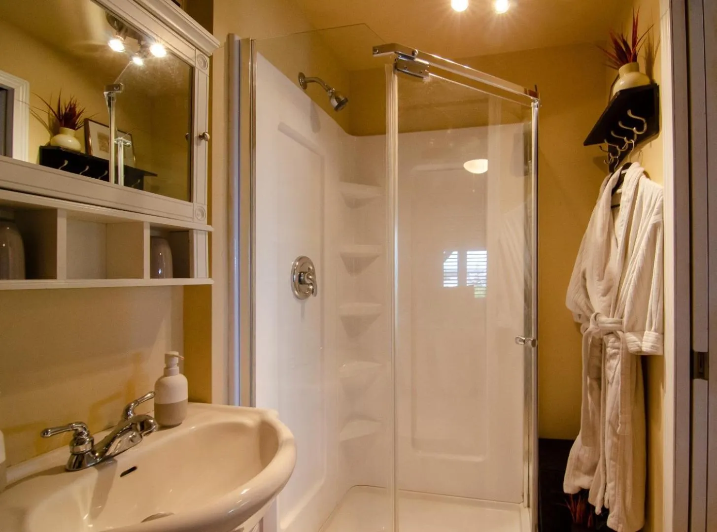 Bathroom in The Fraser River's Edge B&B Lodge