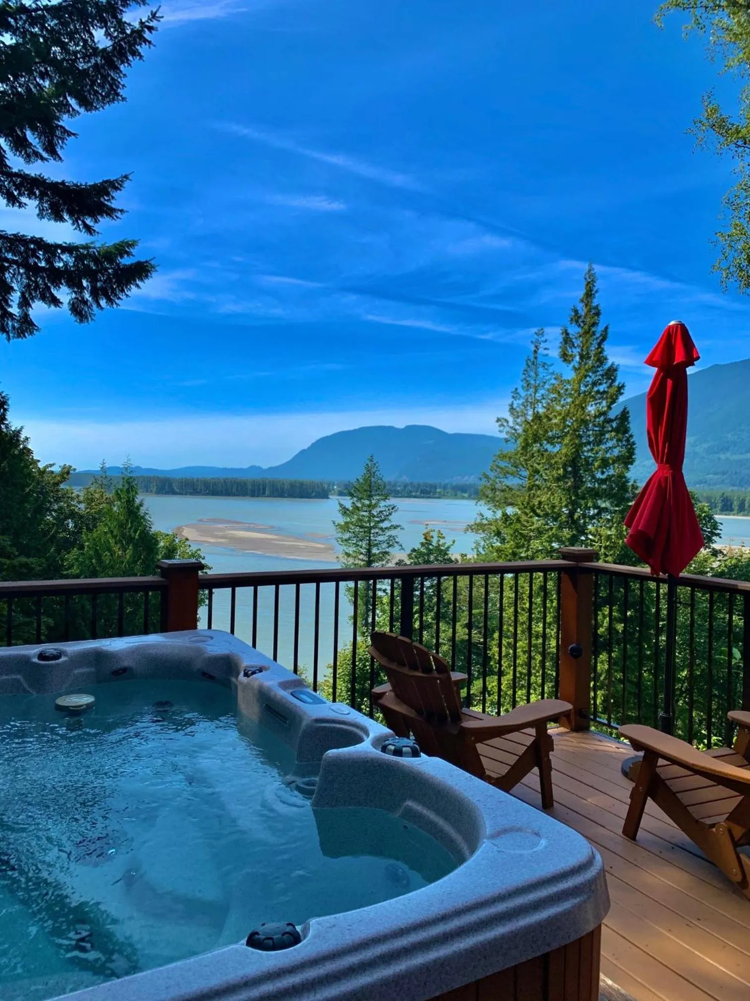 Hot Tub in The Fraser River's Edge B&B Lodge