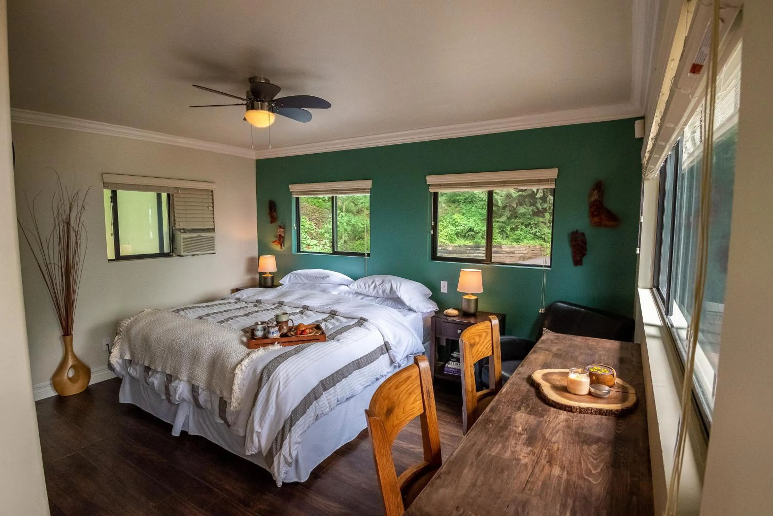 Bedroom, Bed in The Fraser River's Edge B&B Lodge