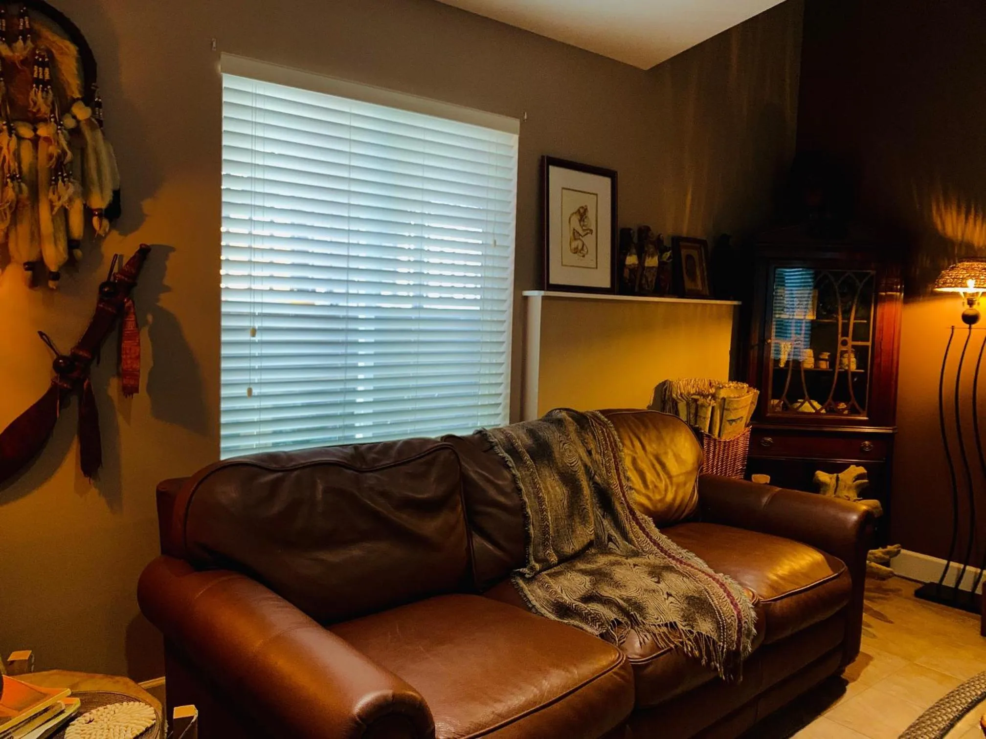 Living room in The Fraser River's Edge B&B Lodge