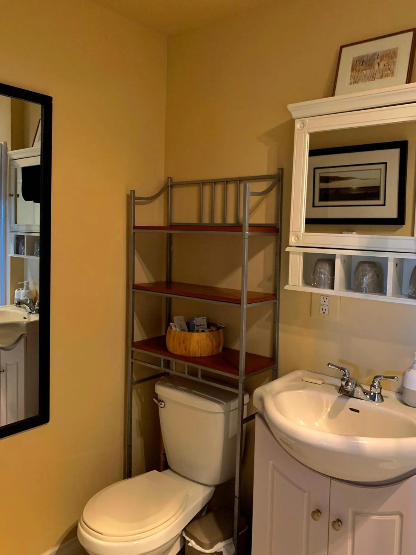 Bathroom in The Fraser River's Edge B&B Lodge