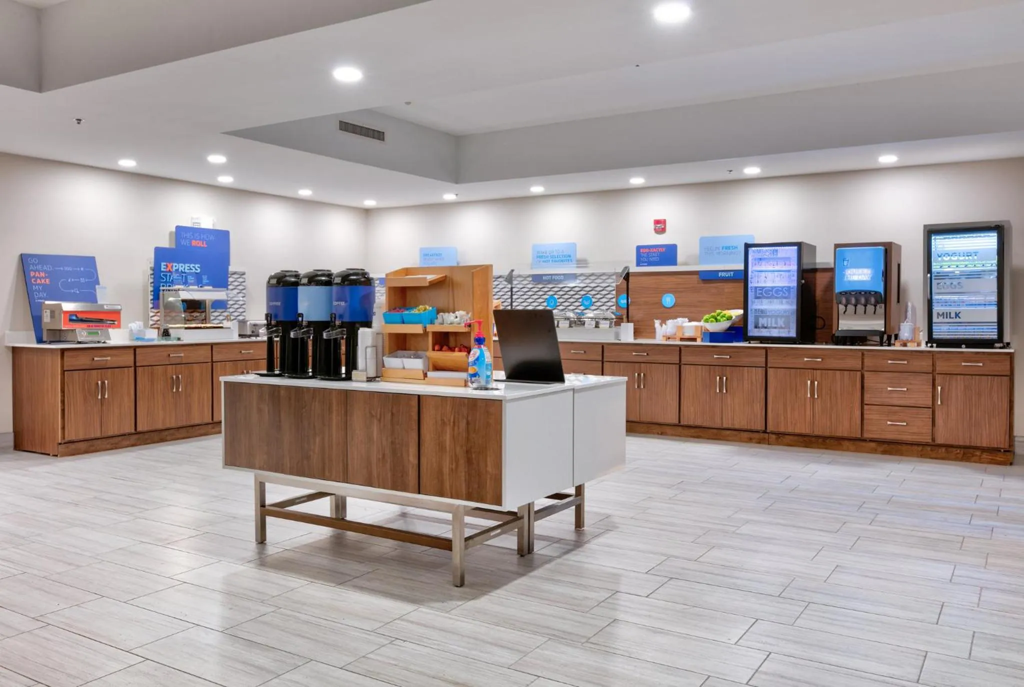 Breakfast in Holiday Inn Express Hotel & Suites Shakopee by IHG