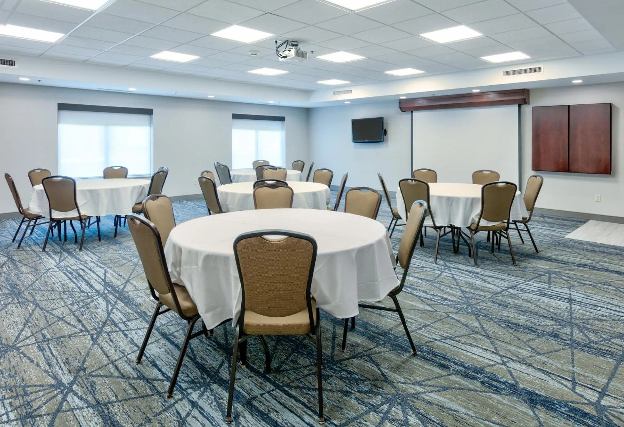 Meeting/conference room in Holiday Inn Express Hotel & Suites Shakopee by IHG