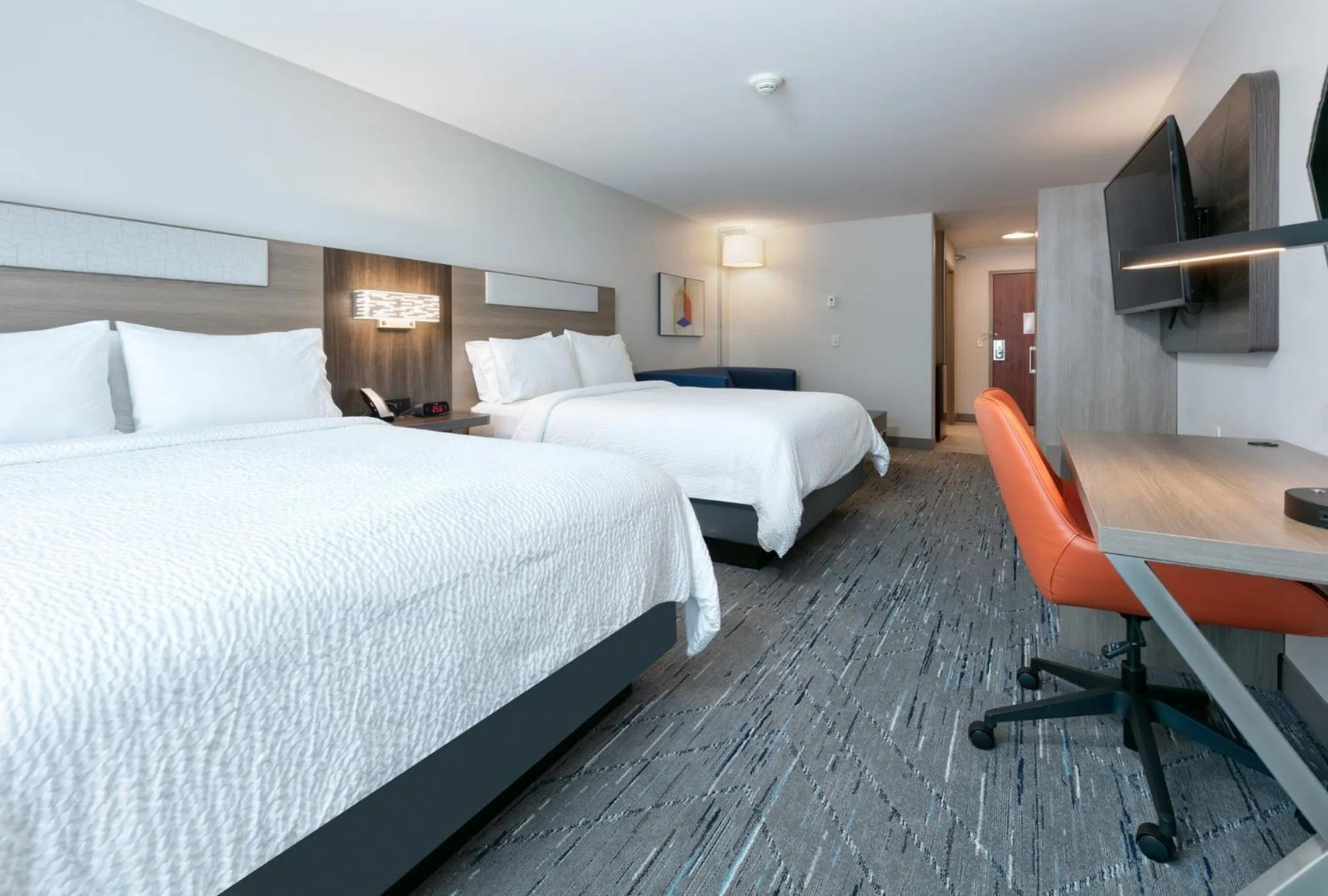 Photo of the whole room, Bed in Holiday Inn Express Hotel & Suites Shakopee by IHG