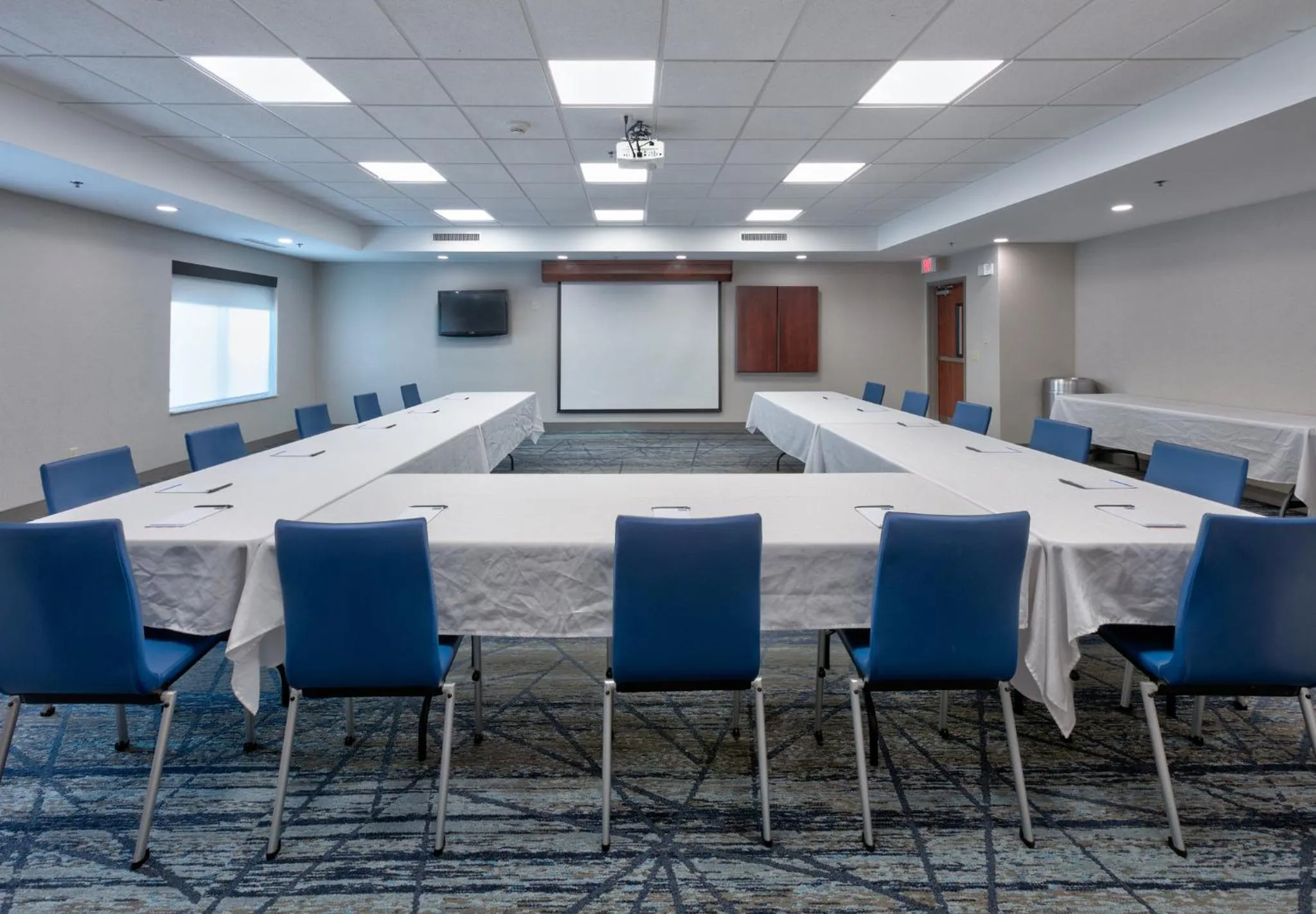 Meeting/conference room in Holiday Inn Express Hotel & Suites Shakopee by IHG