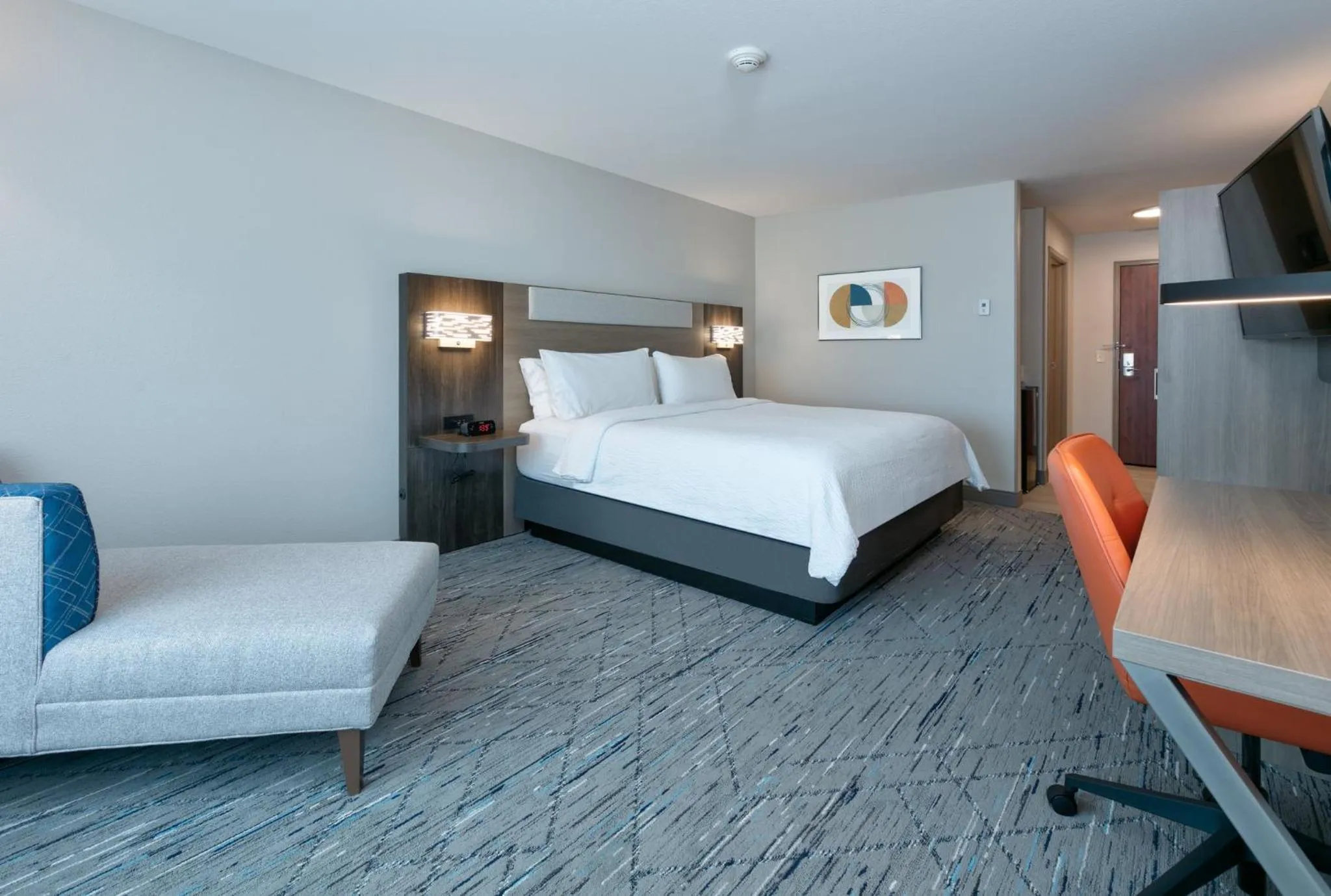 Photo of the whole room, Bed in Holiday Inn Express Hotel & Suites Shakopee by IHG