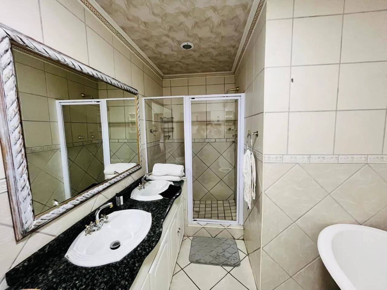 Bathroom in New Bali Guesthouse