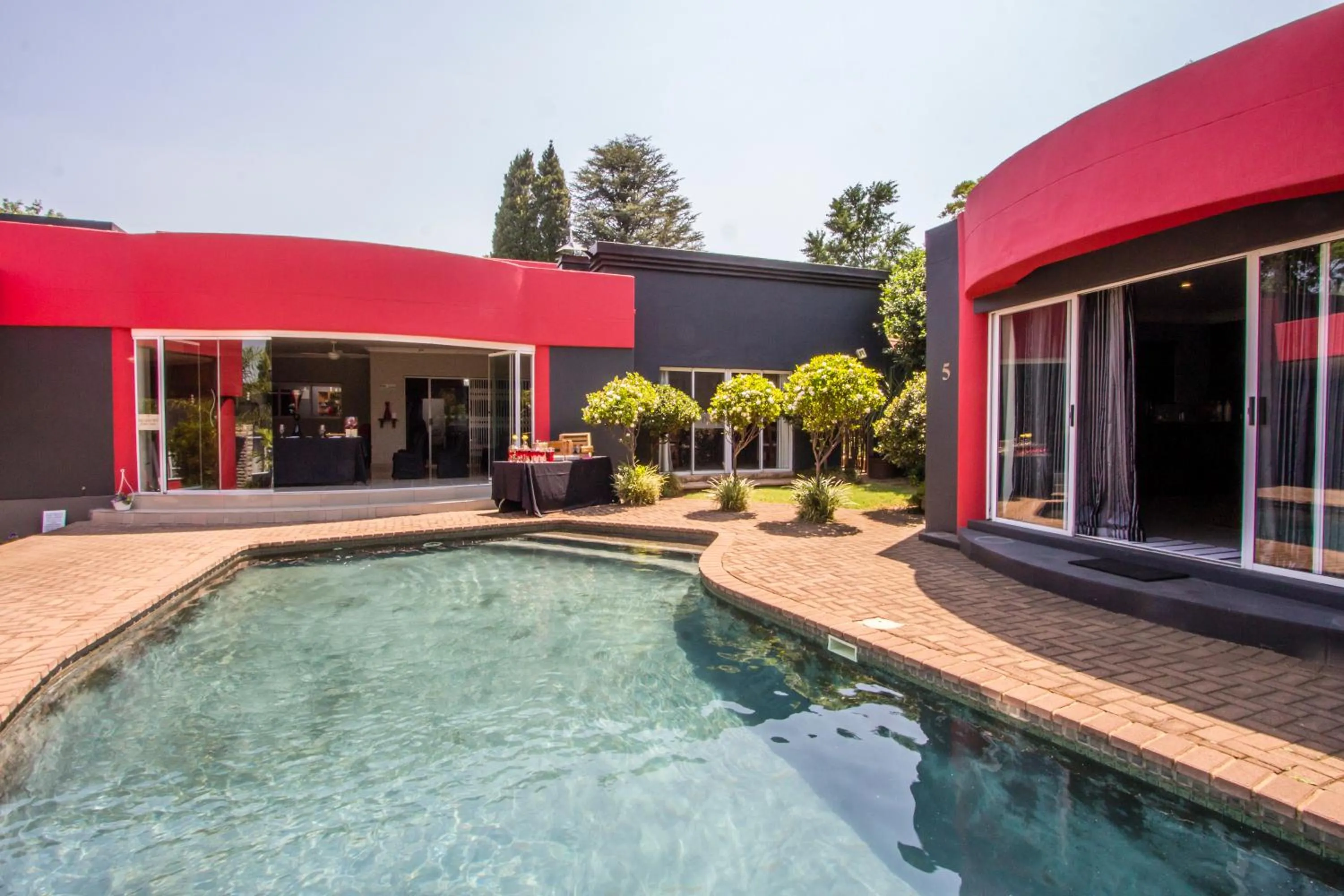 Swimming pool in New Bali Guesthouse