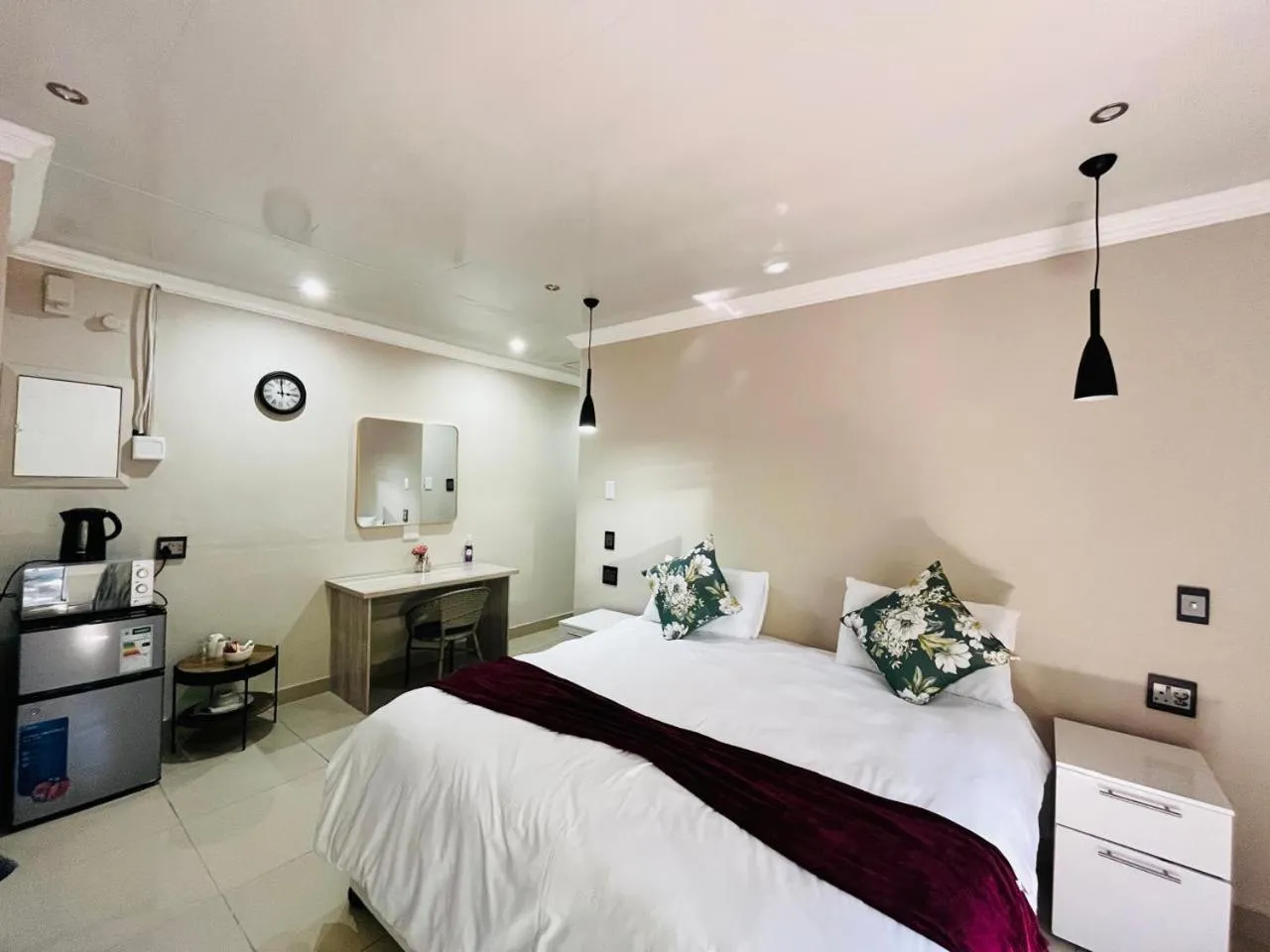 Photo of the whole room, Bed in New Bali Guesthouse