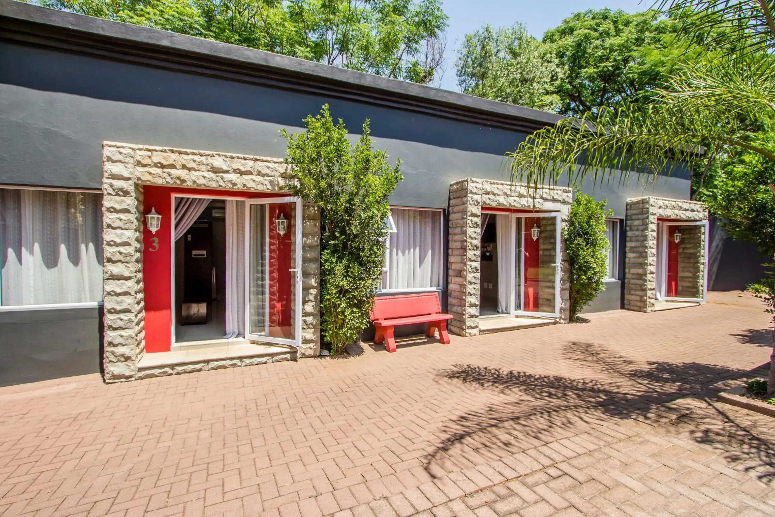 Deluxe Double or Twin Room in New Bali Guesthouse Deluxe Double or Twin Room in New Bali Guesthouse