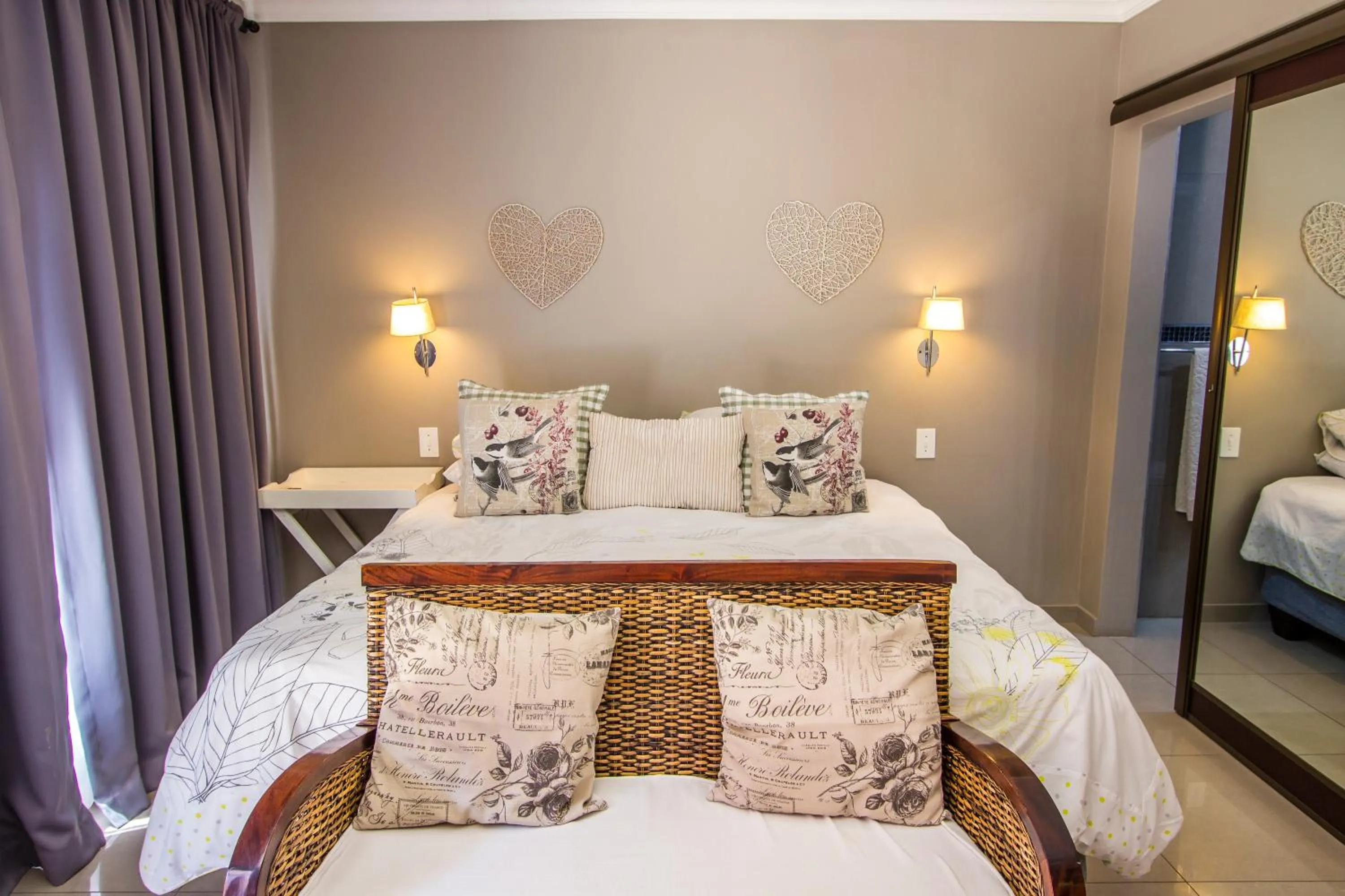 Photo of the whole room, Bed in New Bali Guesthouse