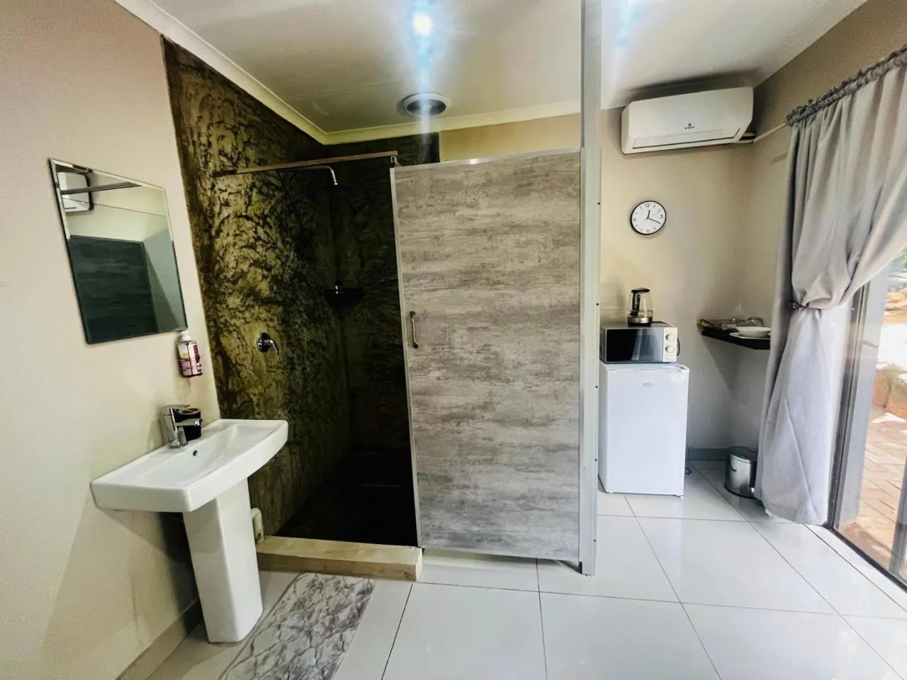 Bathroom in New Bali Guesthouse