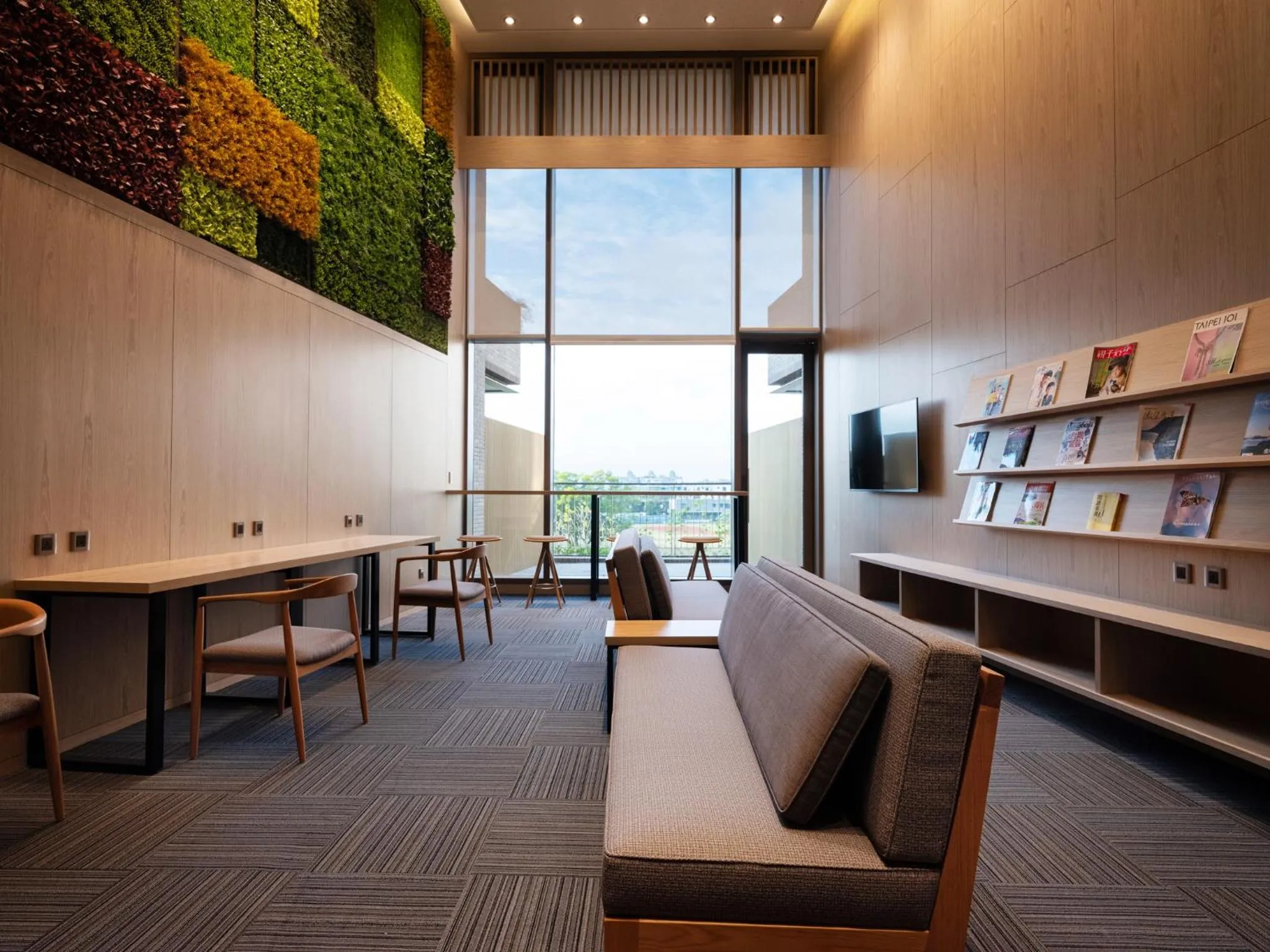 Library in Fame Hall Garden Hotel