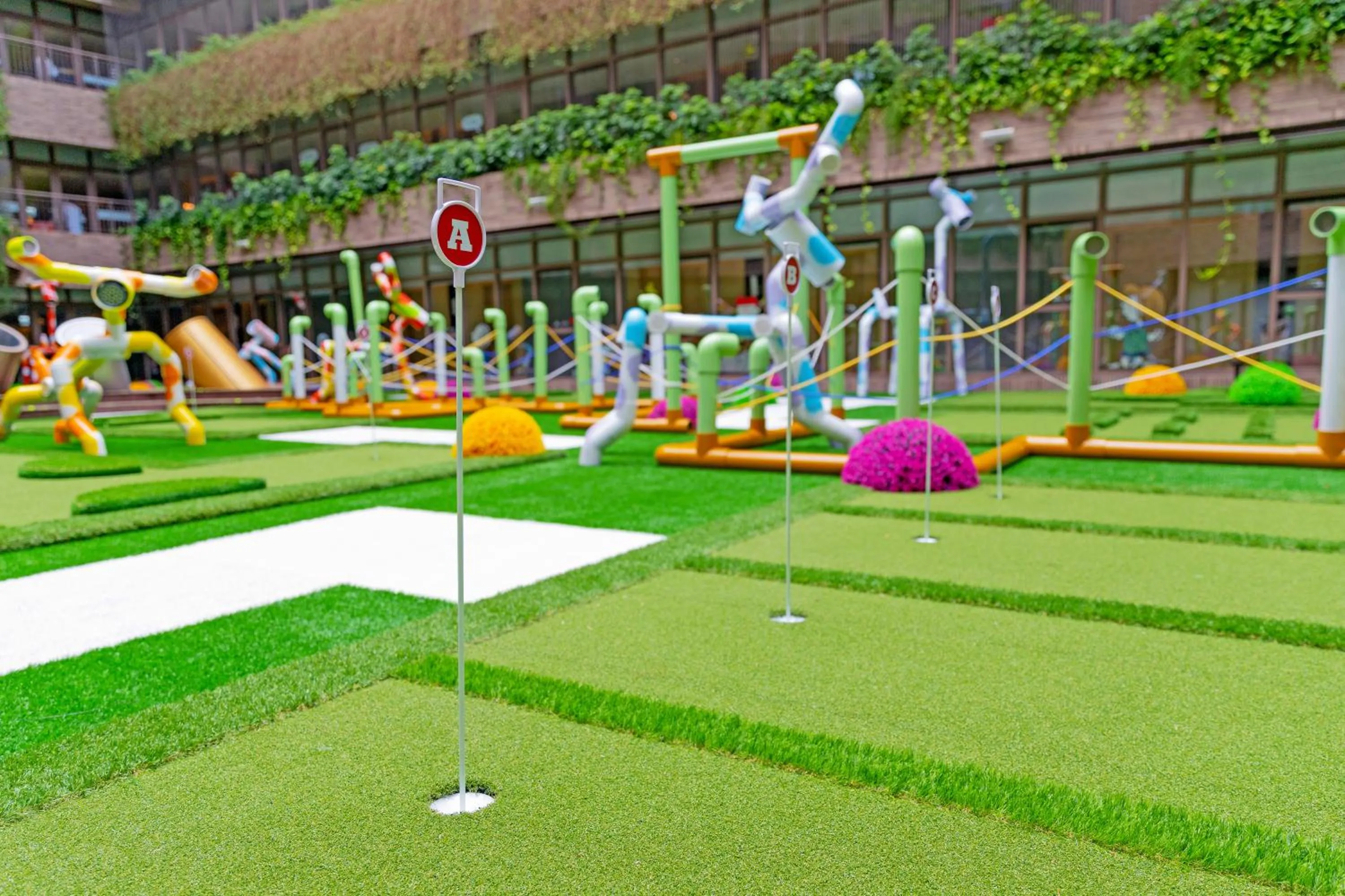Minigolf in Fame Hall Garden Hotel