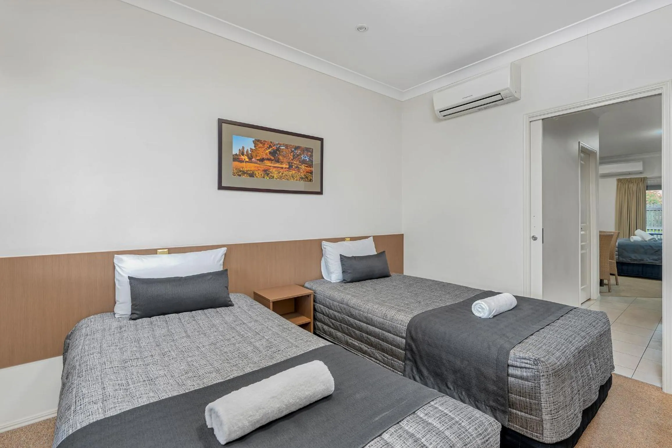 Bedroom, Bed in Midlander Motor Inn