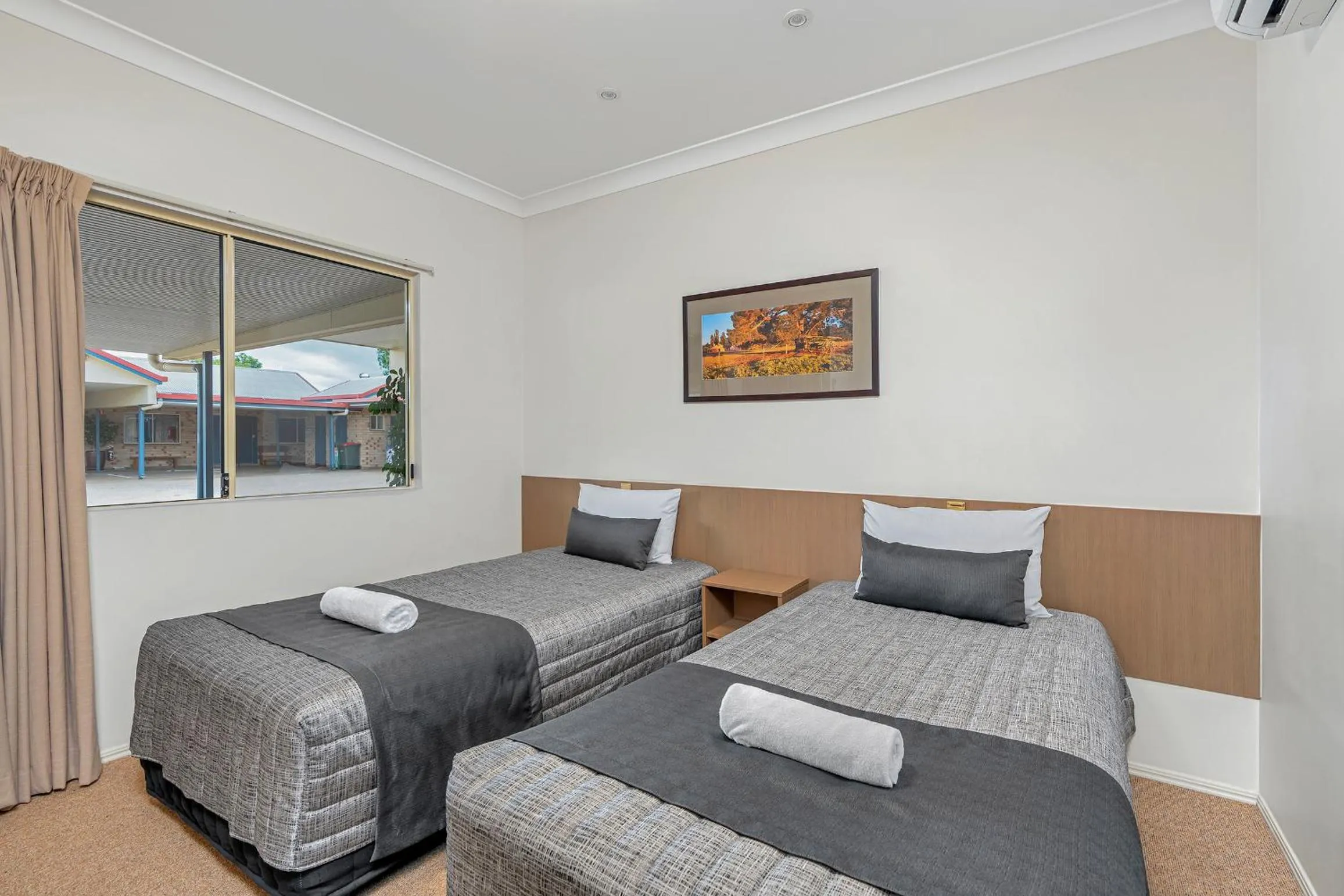 Bedroom, Bed in Midlander Motor Inn